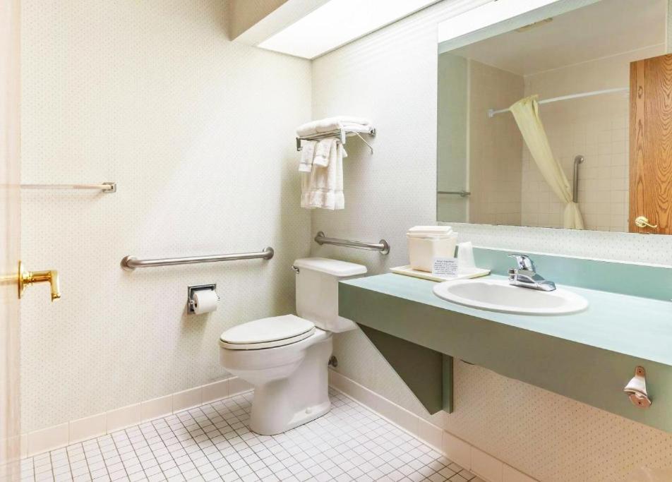 King Room - Disability Access/Non-Smoking - Photo 4