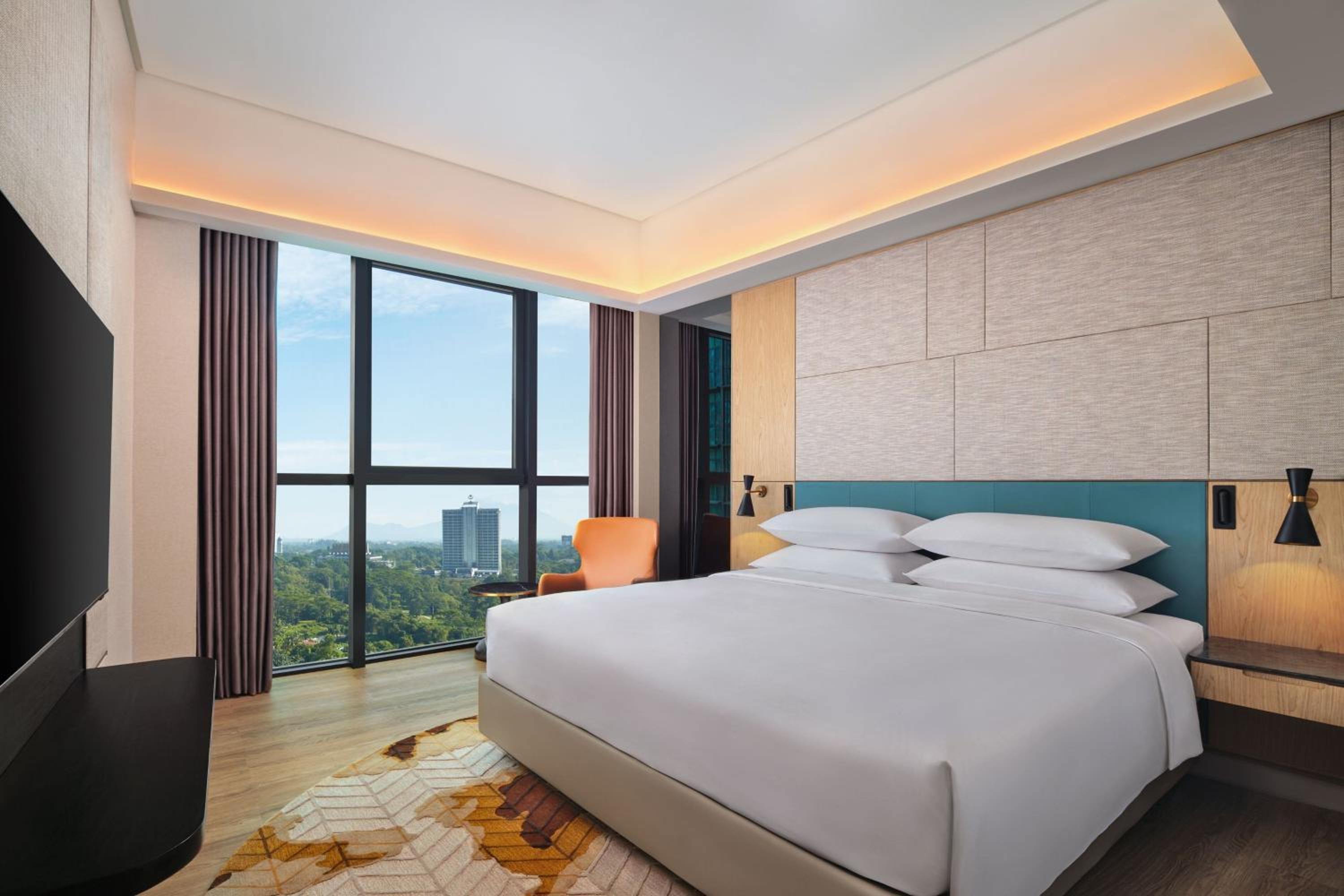 Executive Suite - Photo 4
