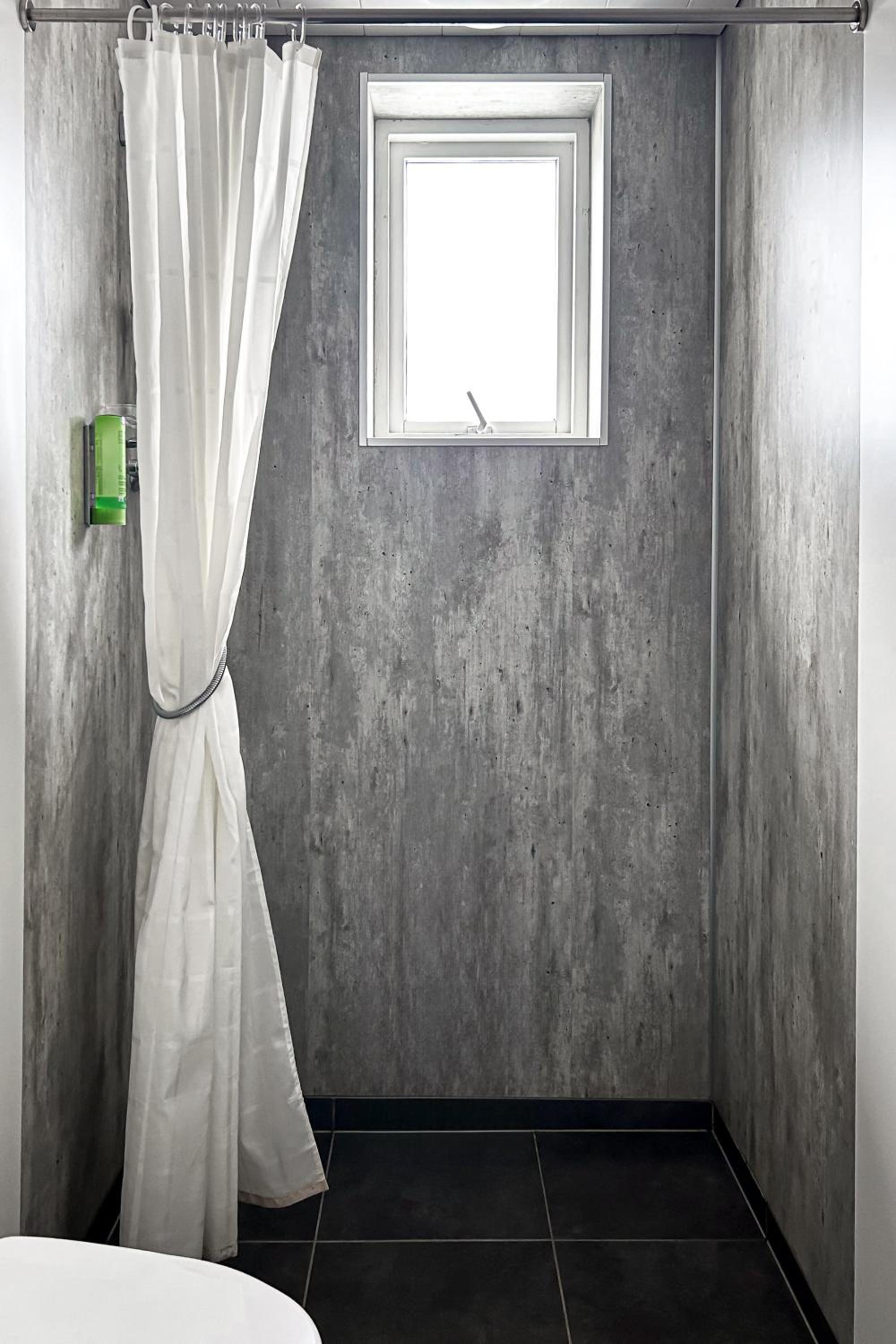 Economy Double or Twin Room with Shared Bathroom photo 3