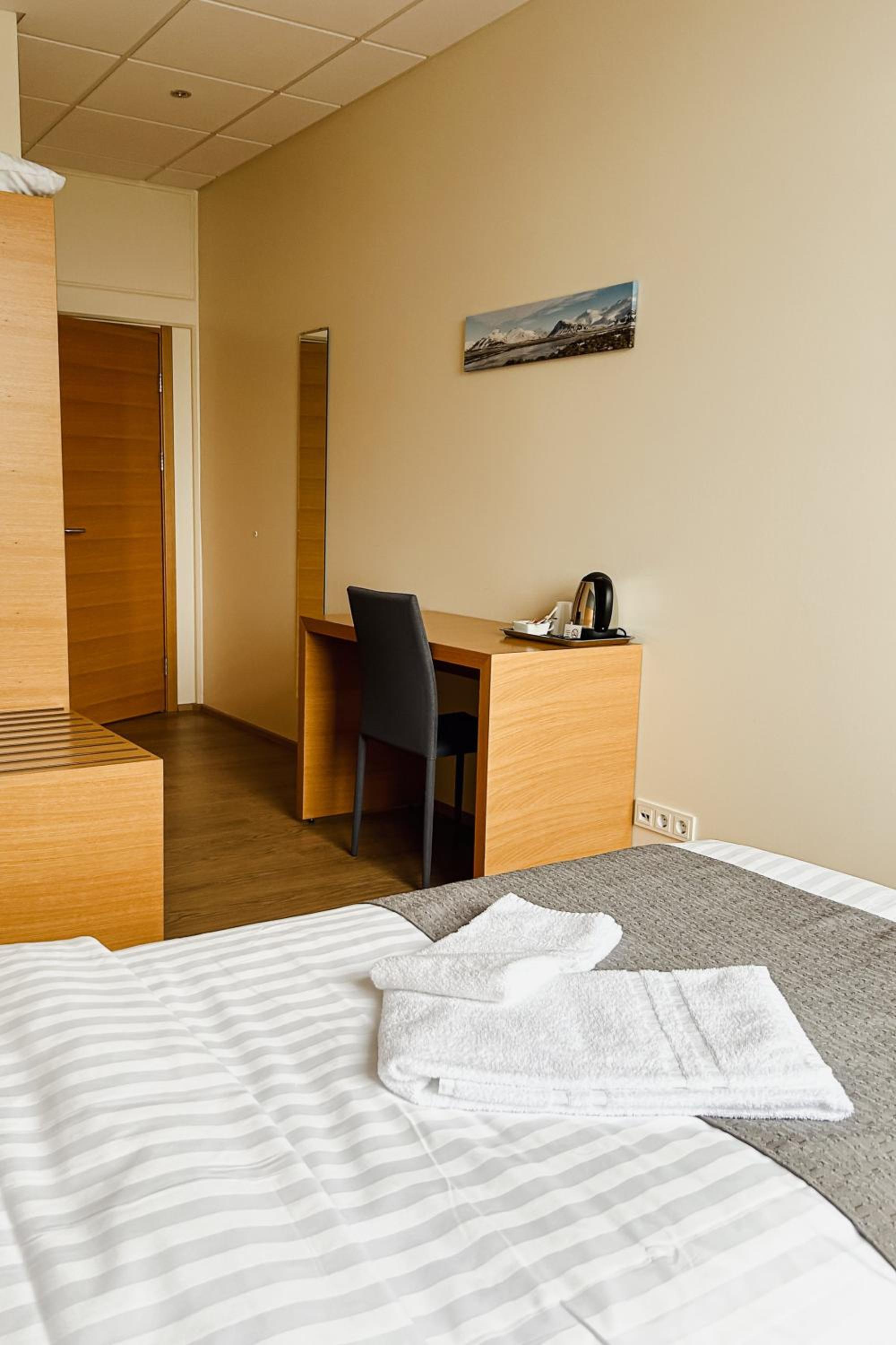Double or Twin Room with Private Bathroom photo 2