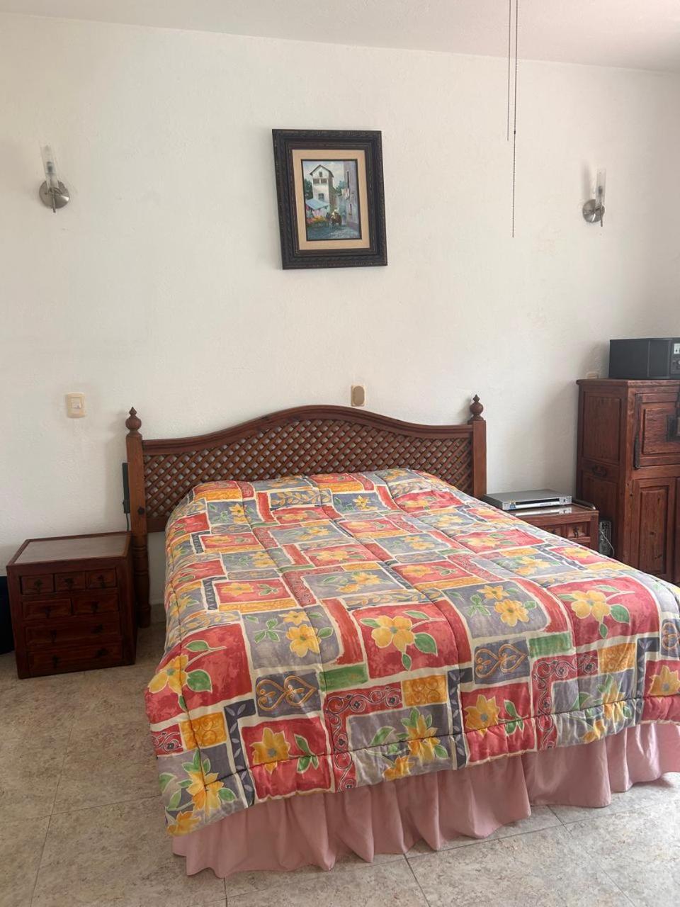 Three-Bedroom House photo 3