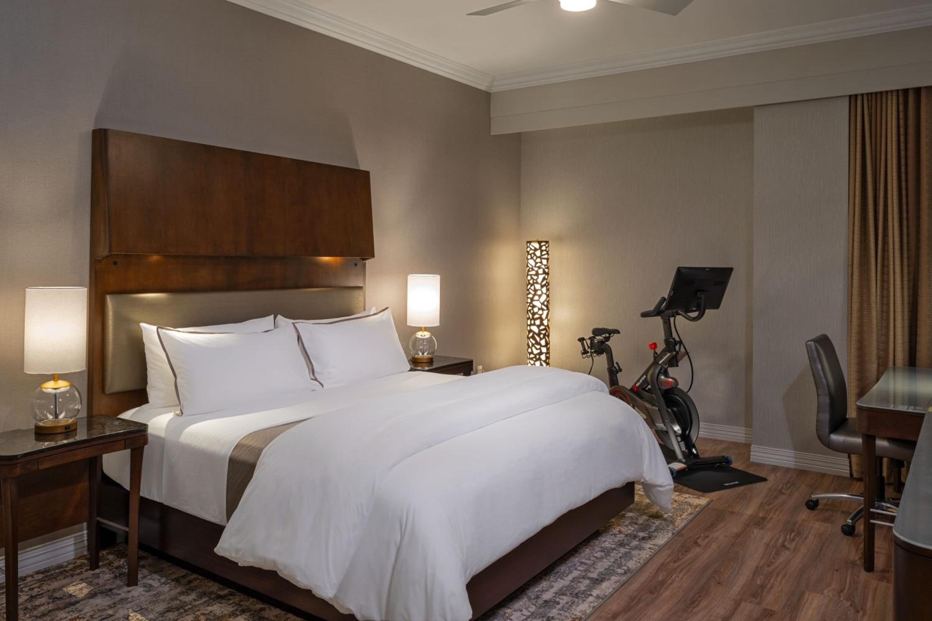 Traditional King, Guest room, King - Photo 2