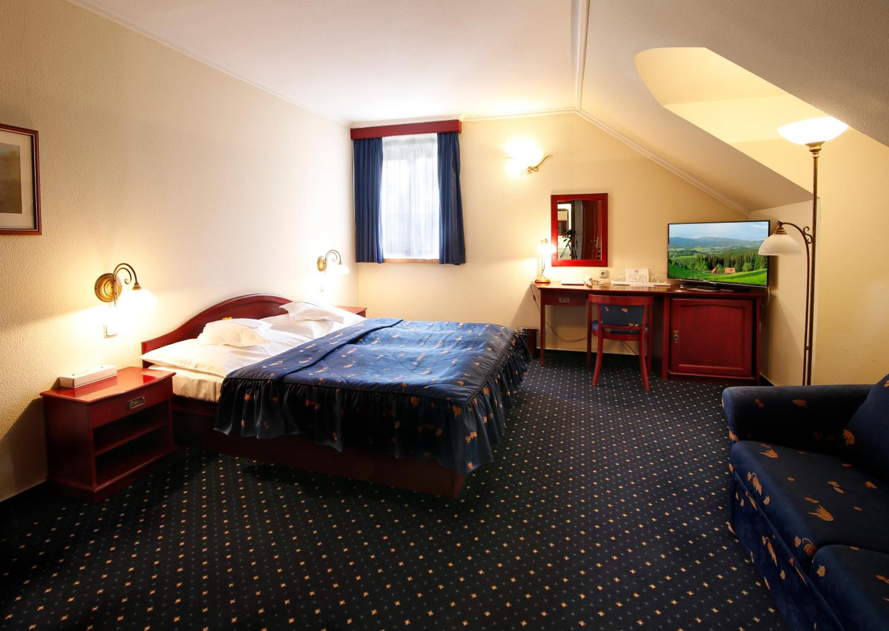 Large Double Room - Photo 2