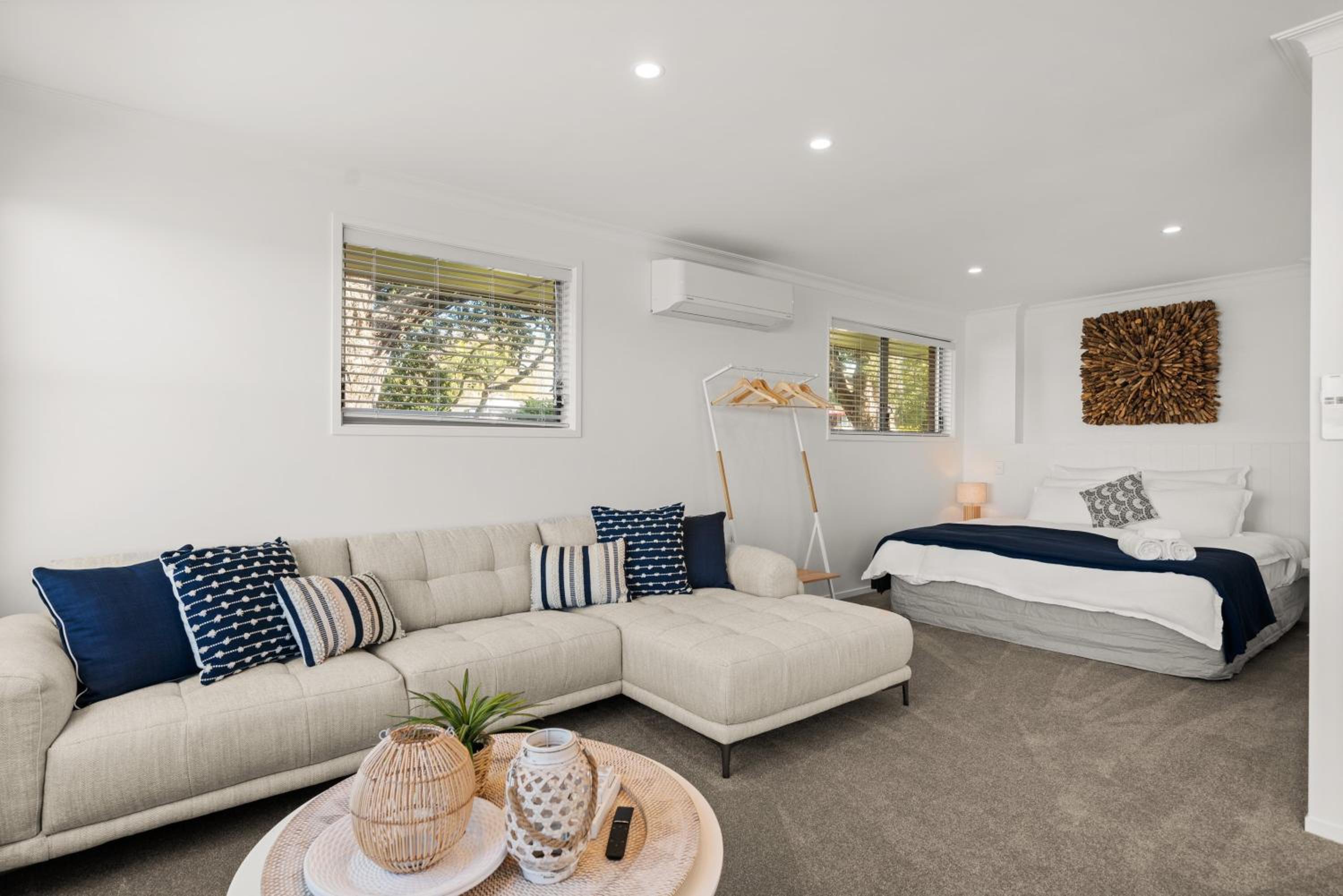 Deluxe One-Bedroom Apartment With Harbour View