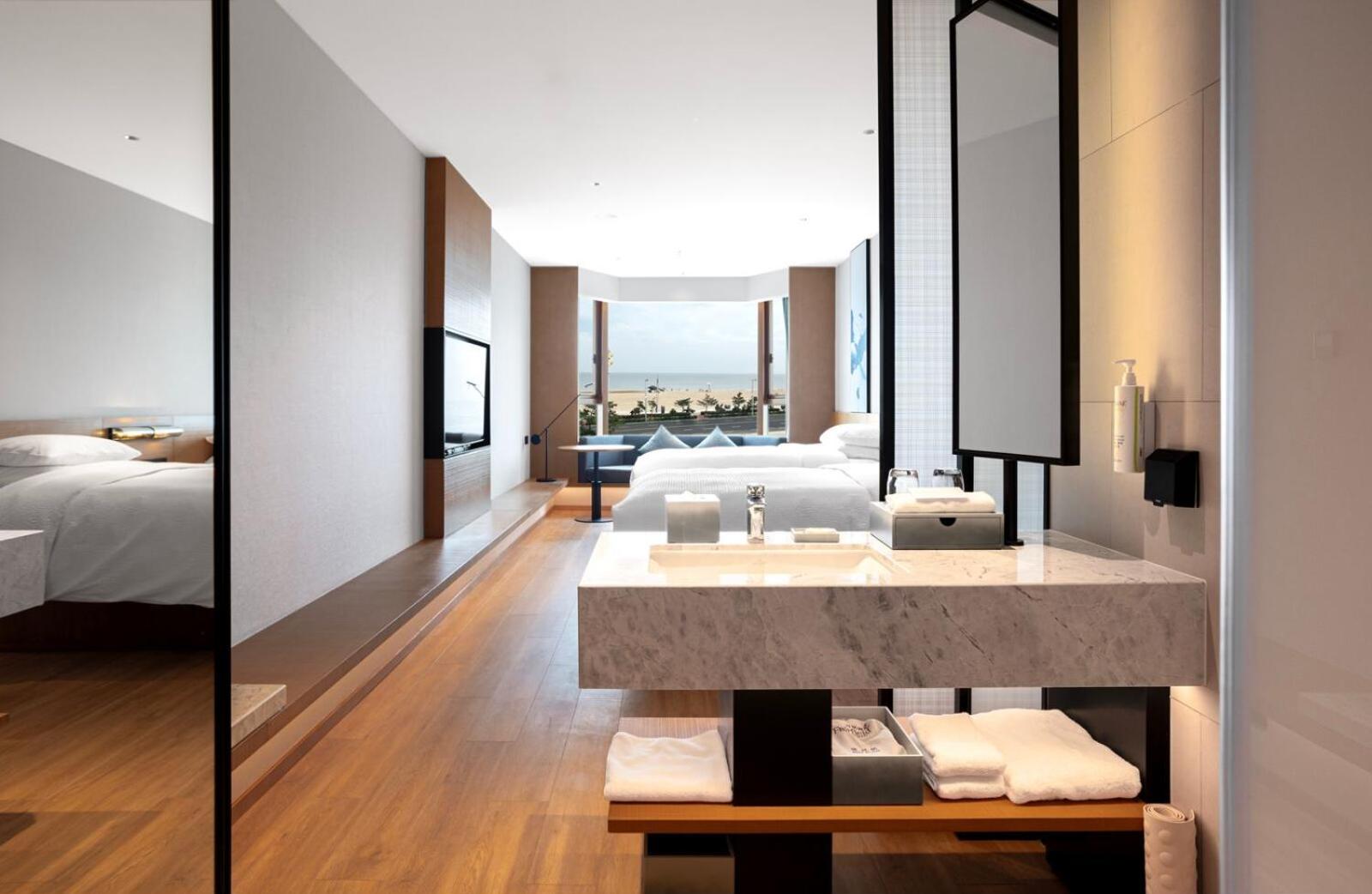 Superior Double Room with Two Double Beds and Ocean View photo 2