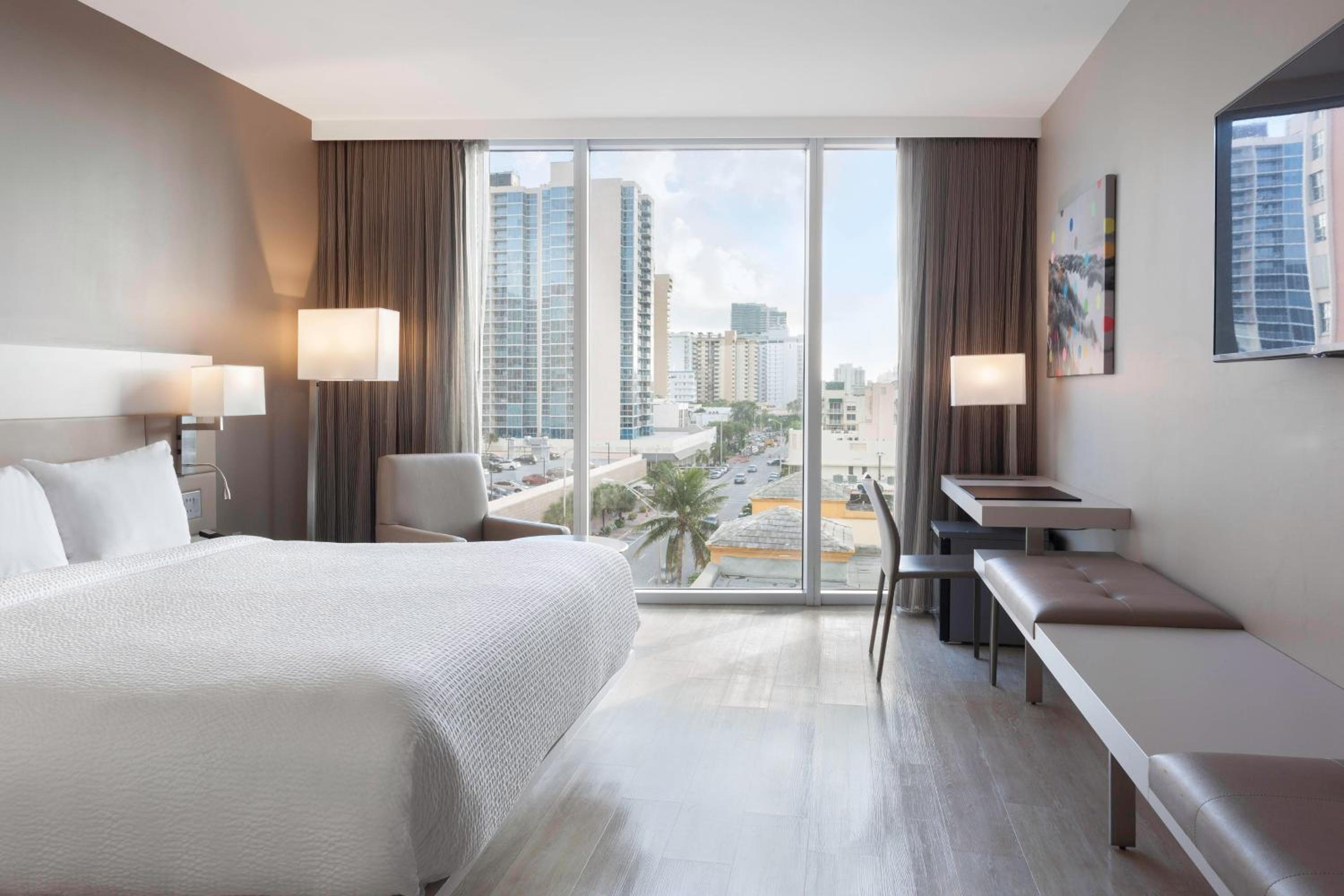 Standard King Room with Roll-in Shower - Mobility Accessible