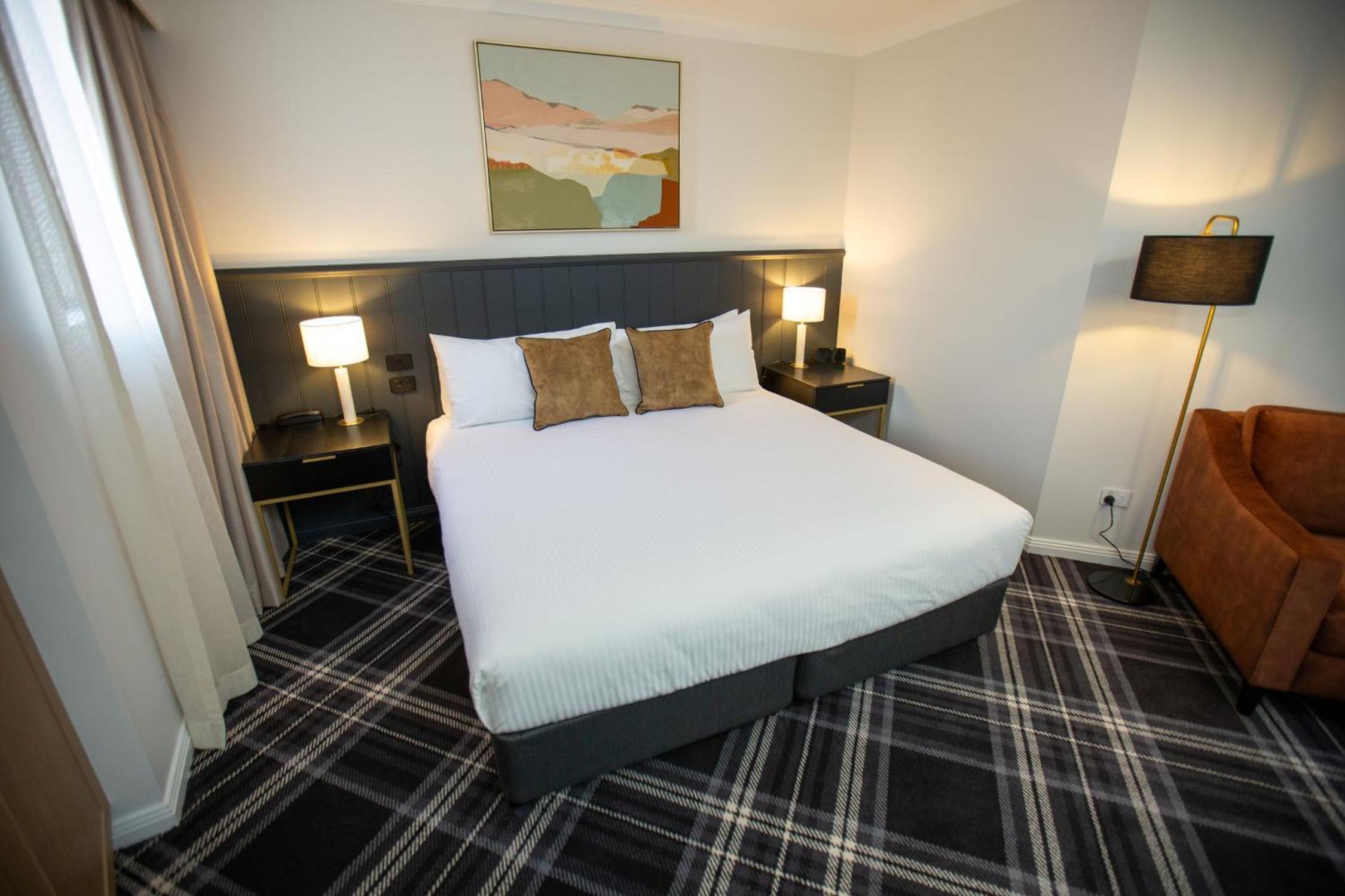 King Suite with Spa Bath photo 3