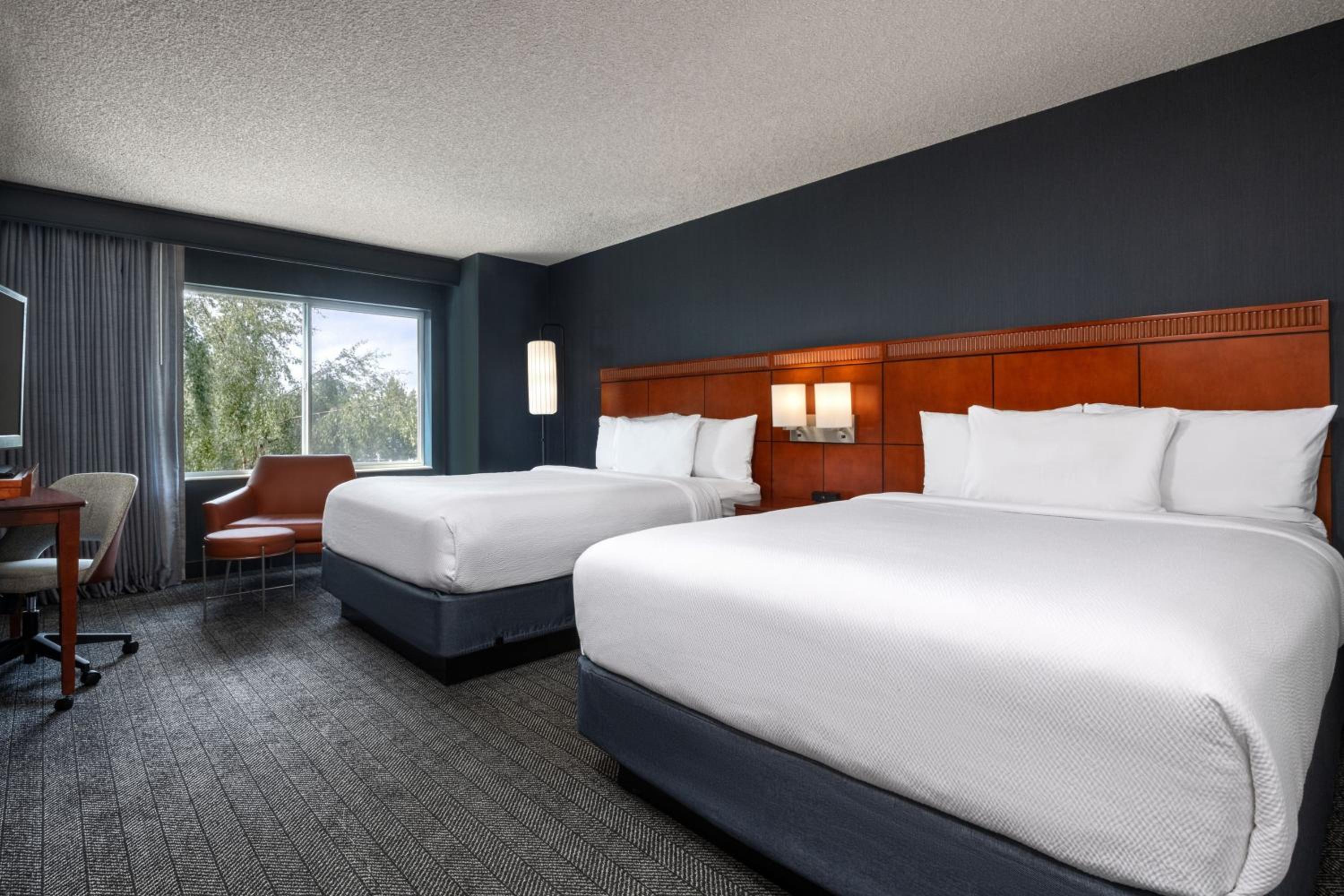 Double Room with Two Double Beds - Photo 1