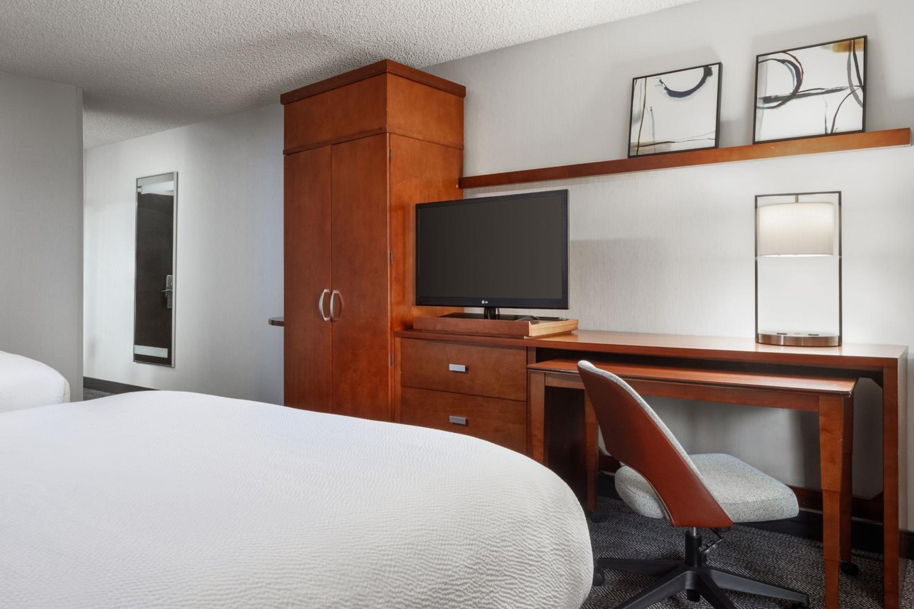 Double Room with Two Double Beds - Photo 5