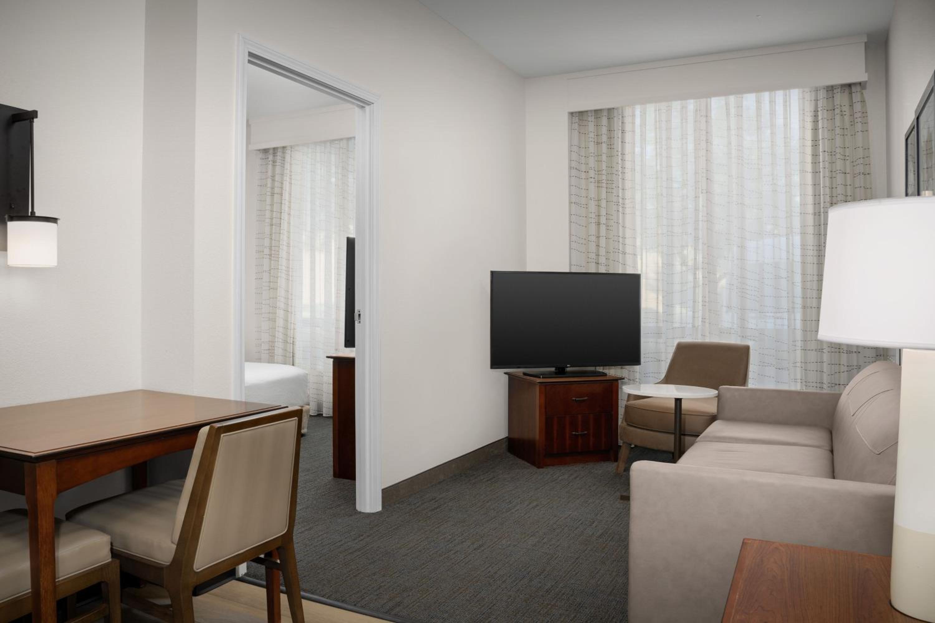 One-Bedroom Queen Suite - Photo 10