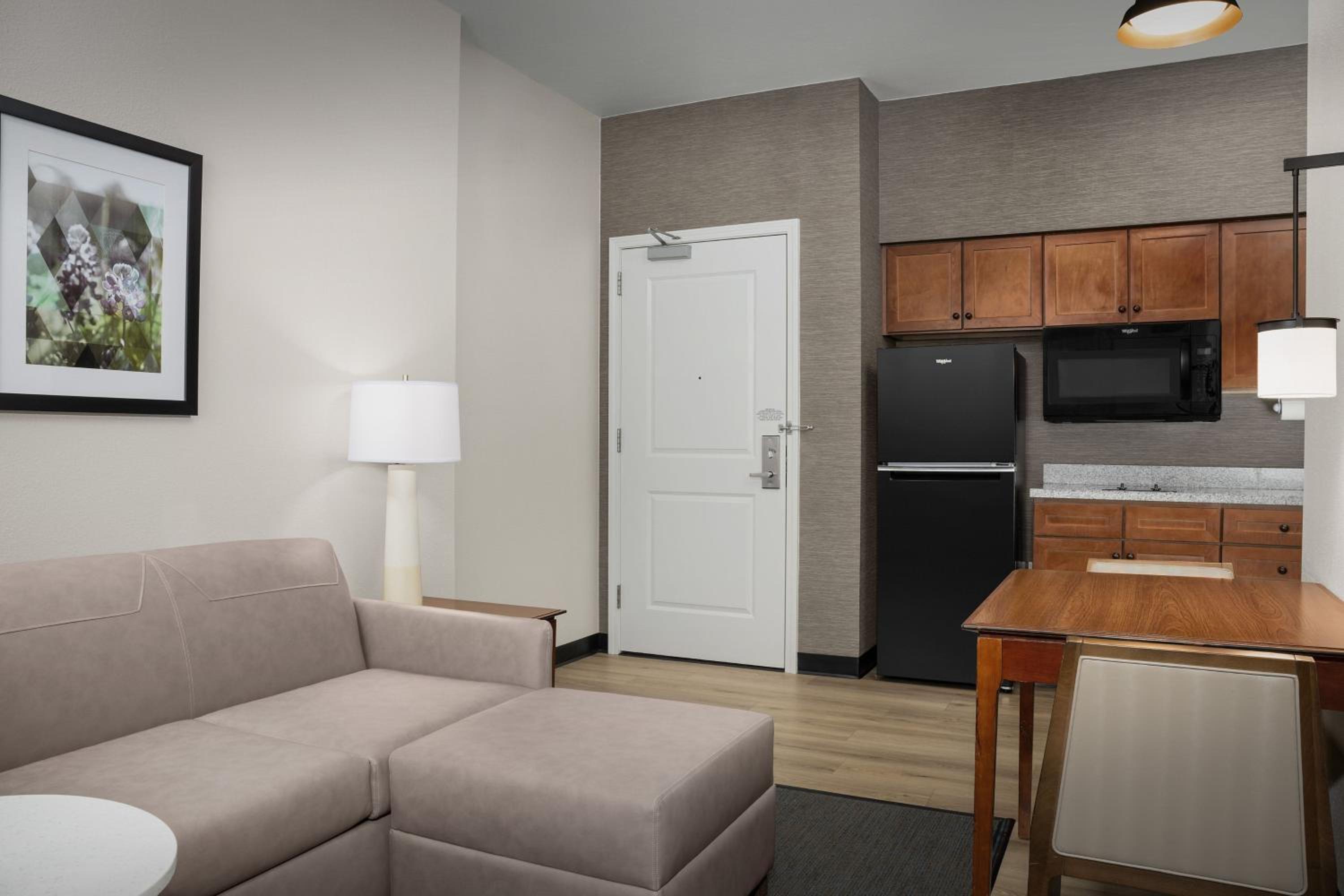 One-Bedroom Queen Suite - Photo 11
