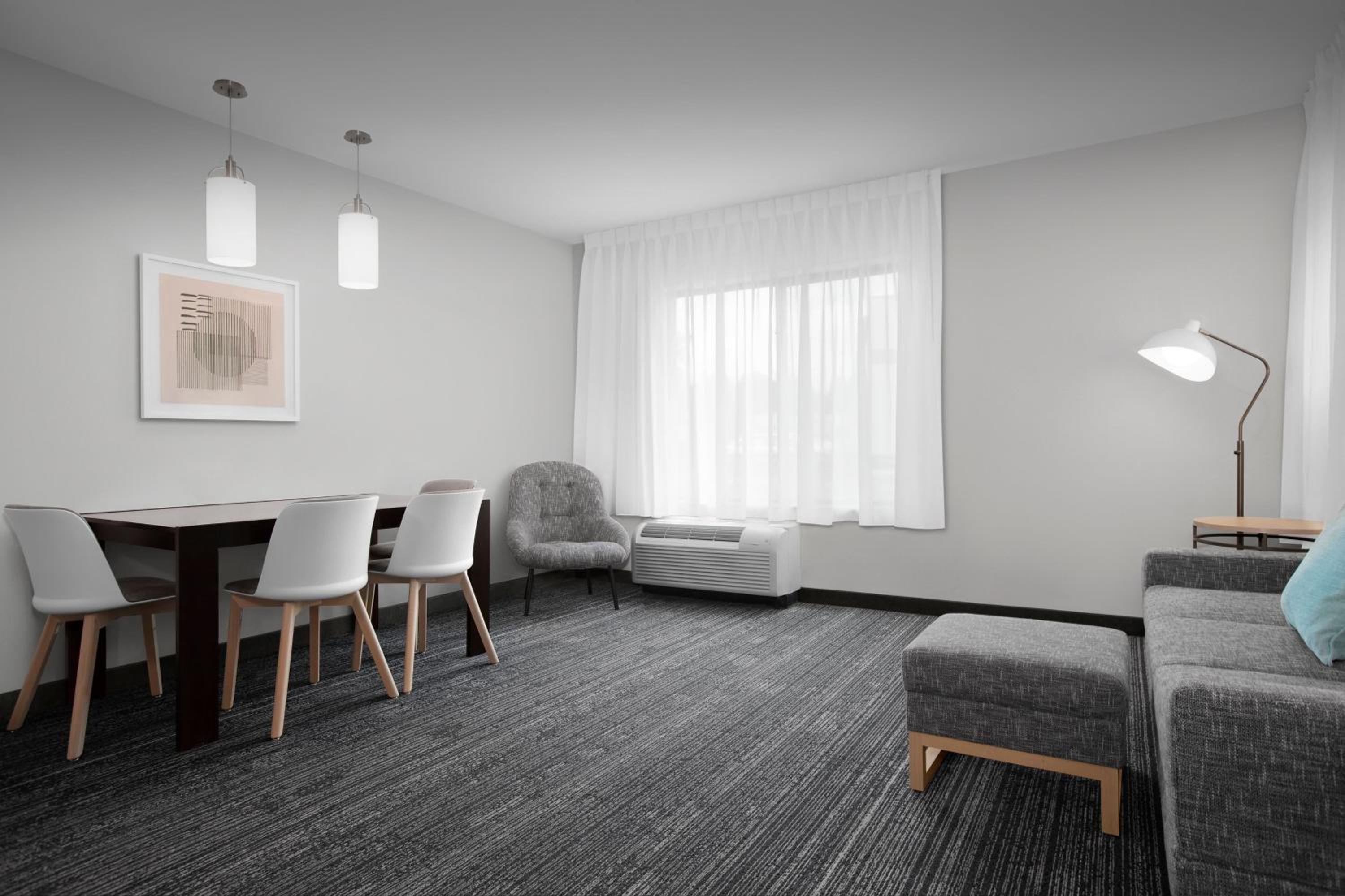 One-Bedroom King Suite - Photo 2