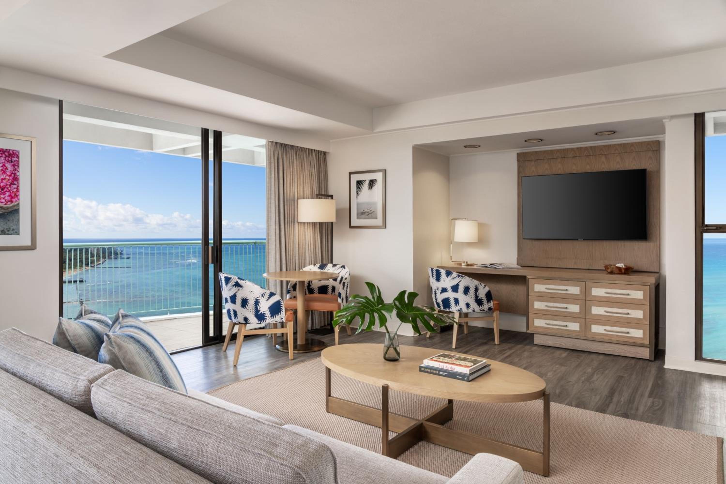 Larger Guest room, 1 King, Ocean view, Ainahau Tower - Photo 8