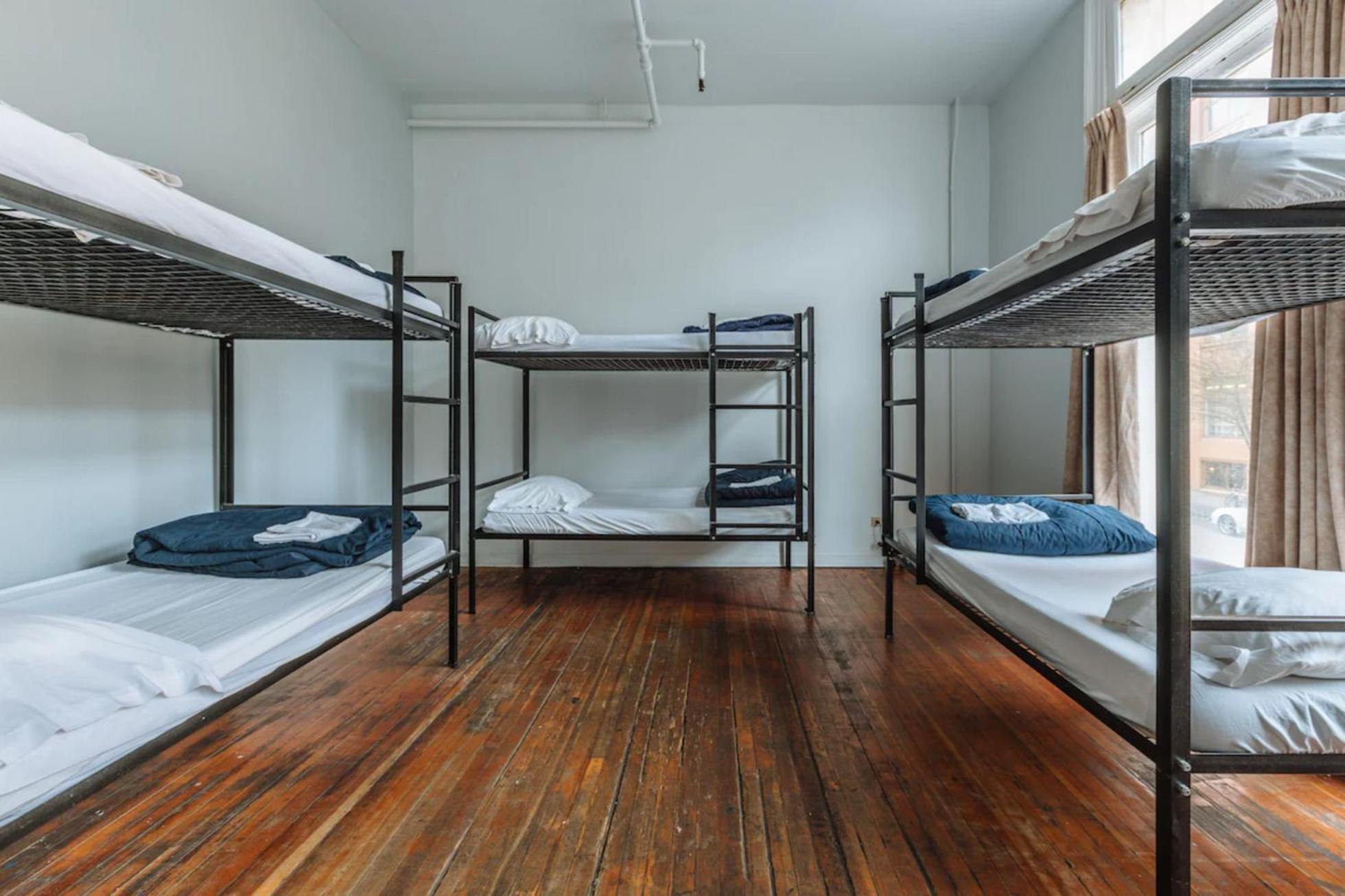 Bed in 8-Bed Mixed Dormitory Room photo 2
