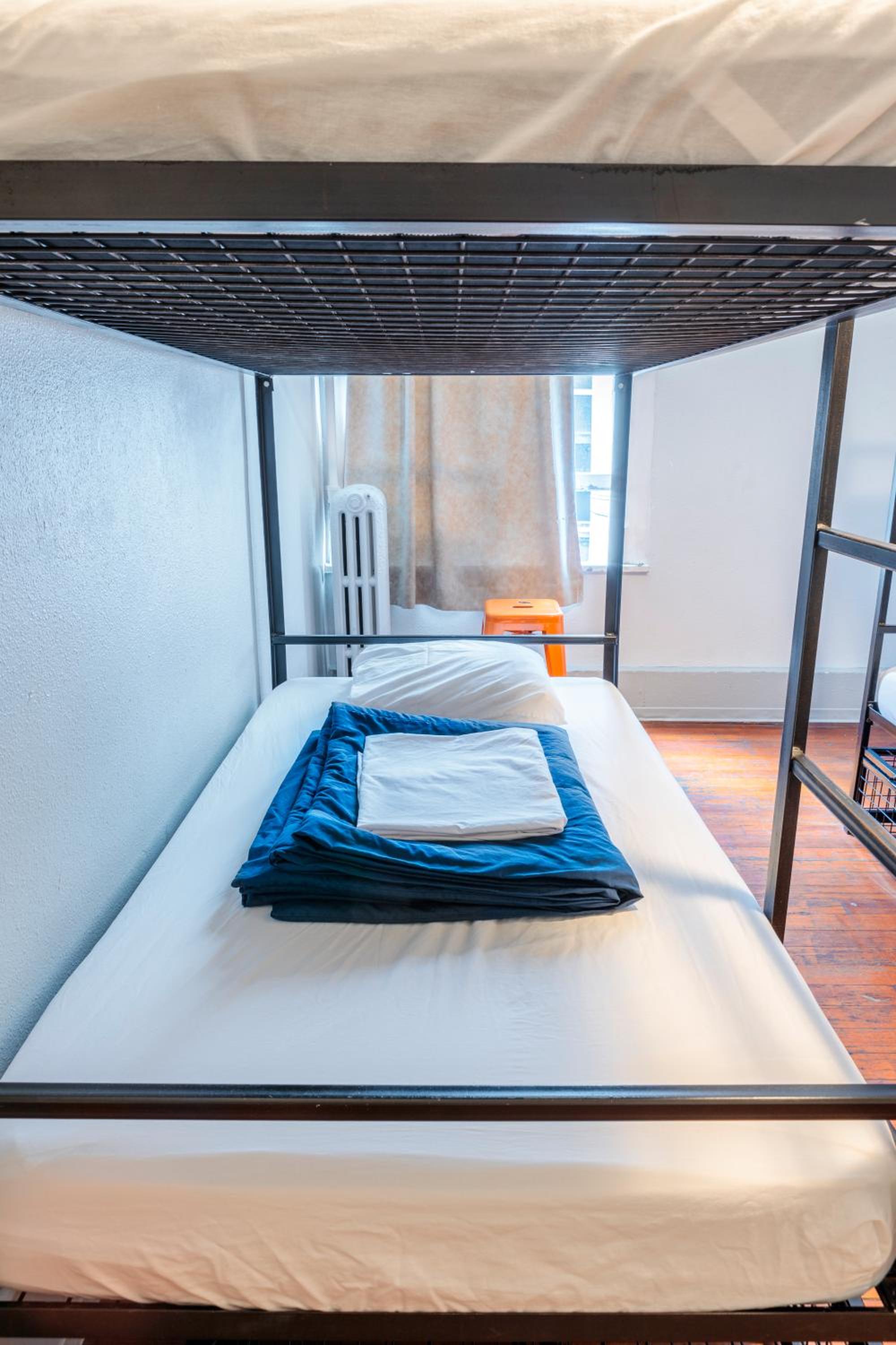 Bed in 2-Bed Male Dormitory Room photo 3