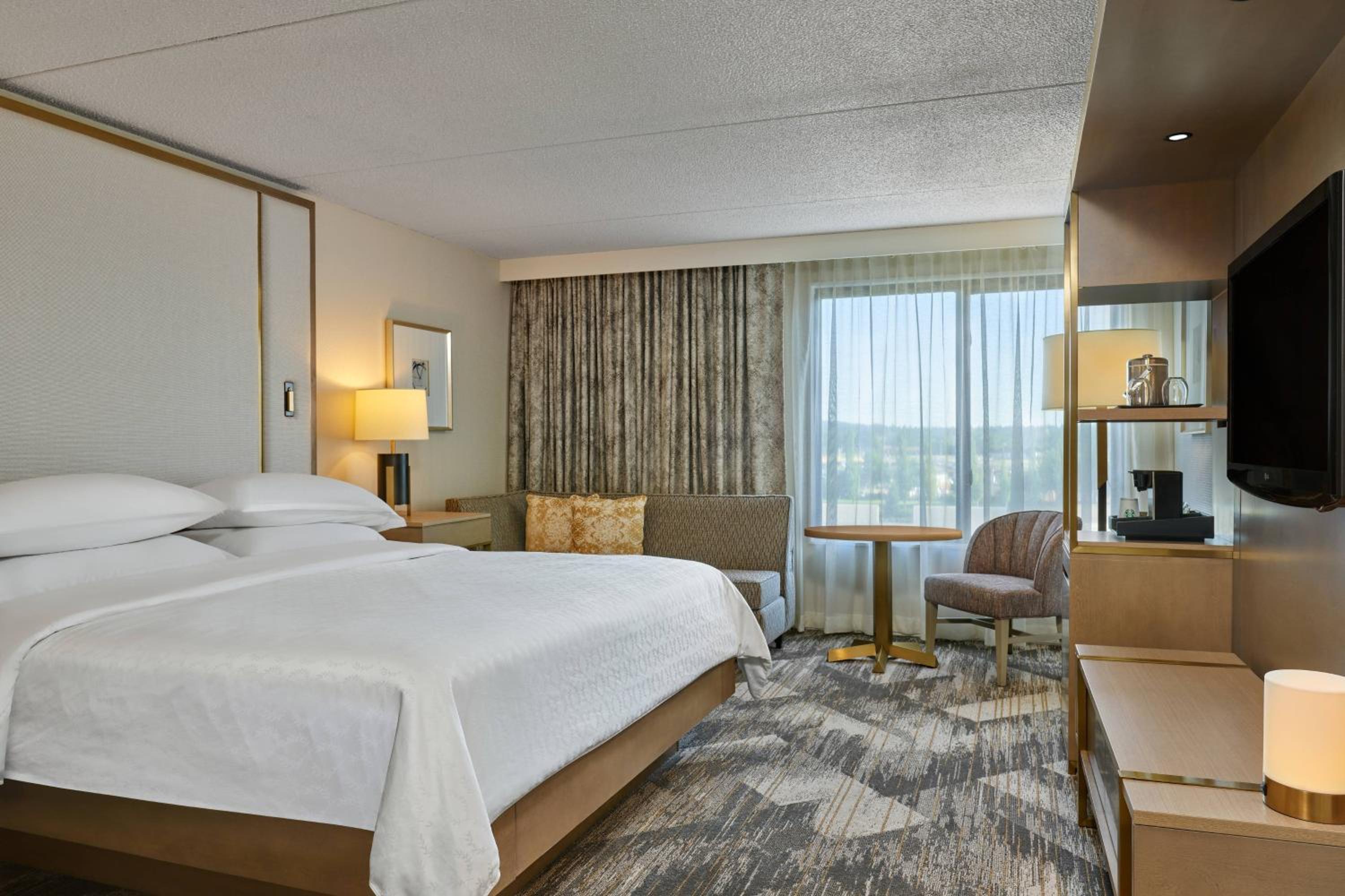 Guest Room, 1 King - Photo 1