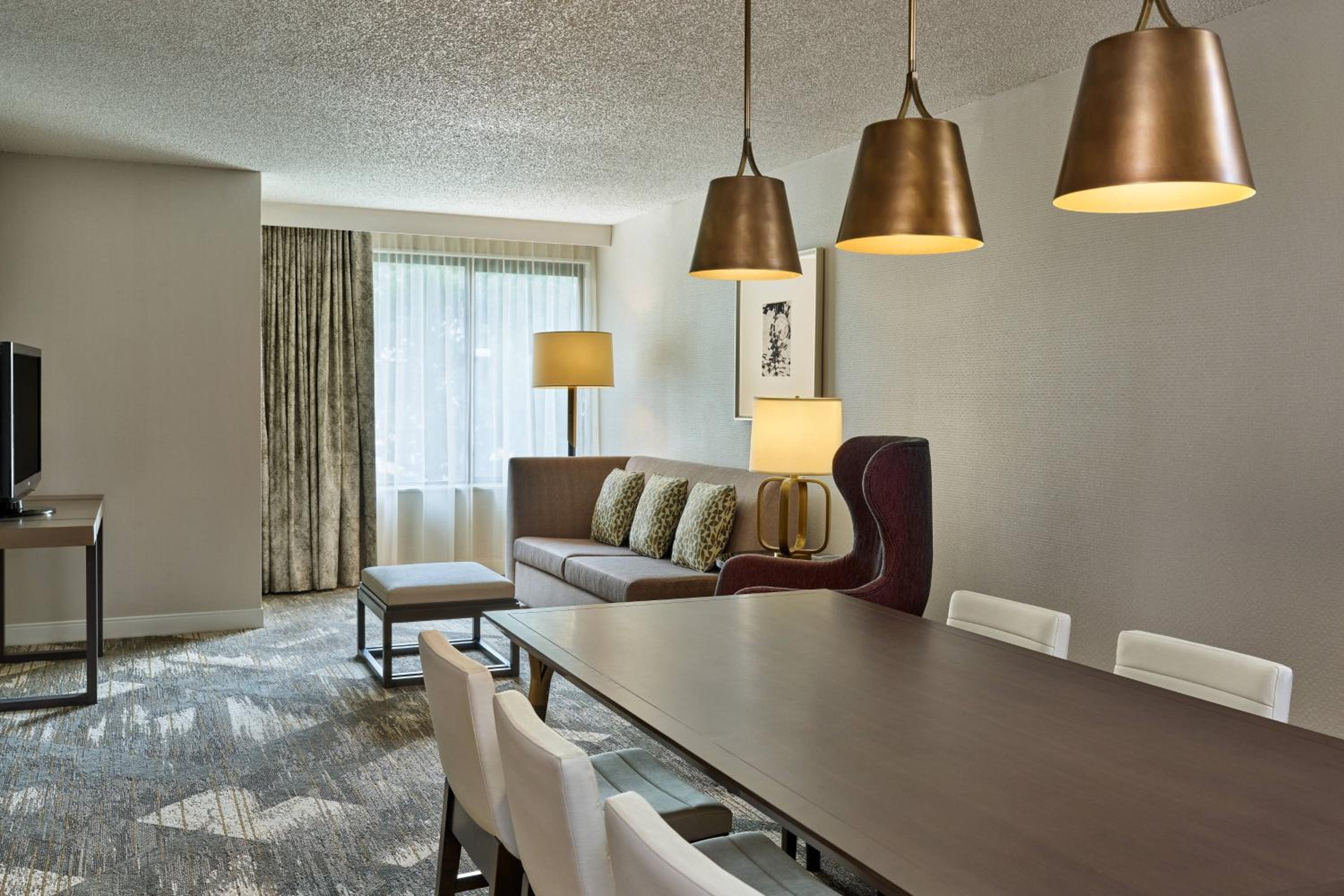 Club lounge access, 1 Bedroom Suite, 1 King, High floor - Photo 4