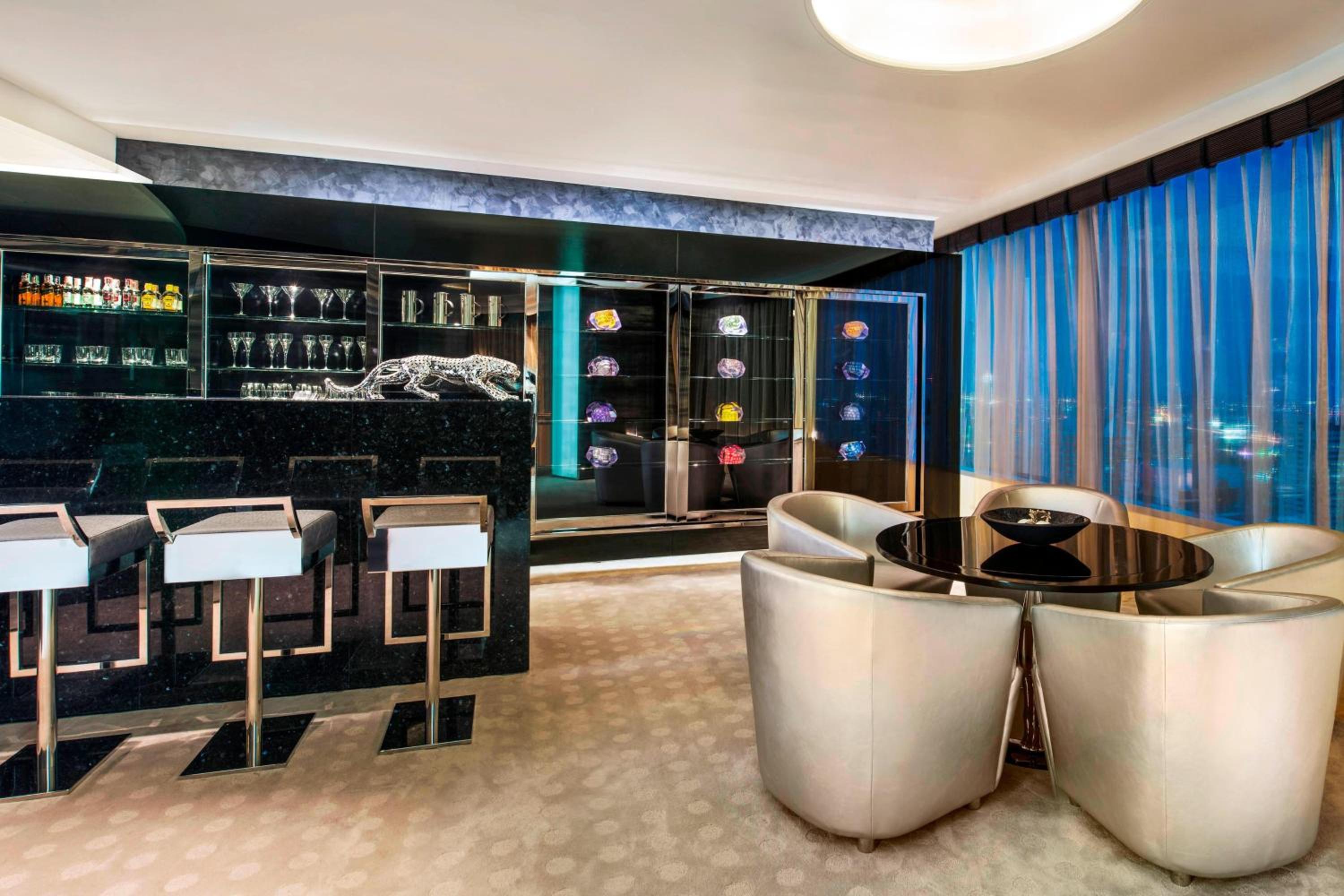 One-Bedroom Vise Preseidential Penthouse King Suite
