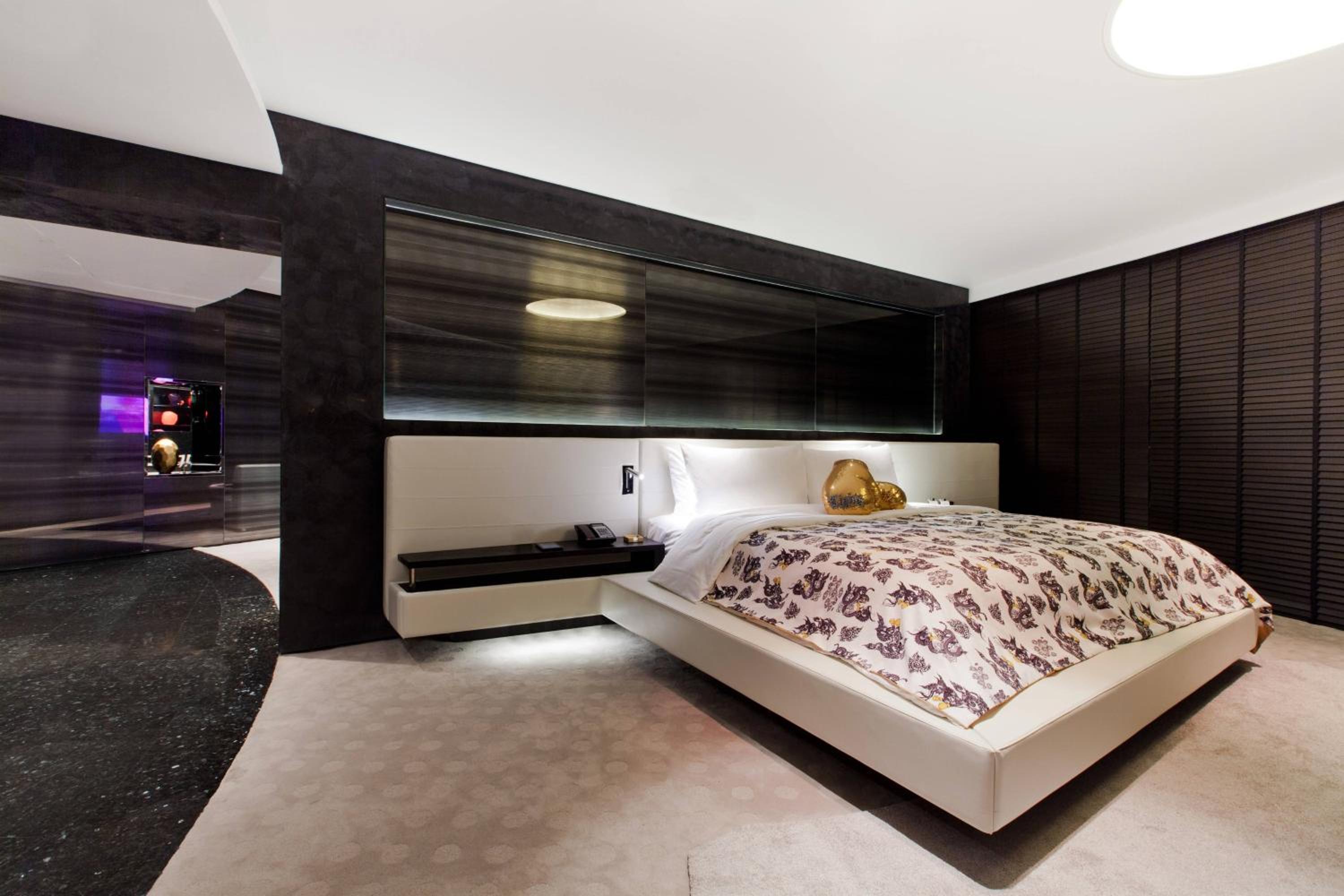 One-Bedroom Vise Preseidential Penthouse King Suite thumbnail 5