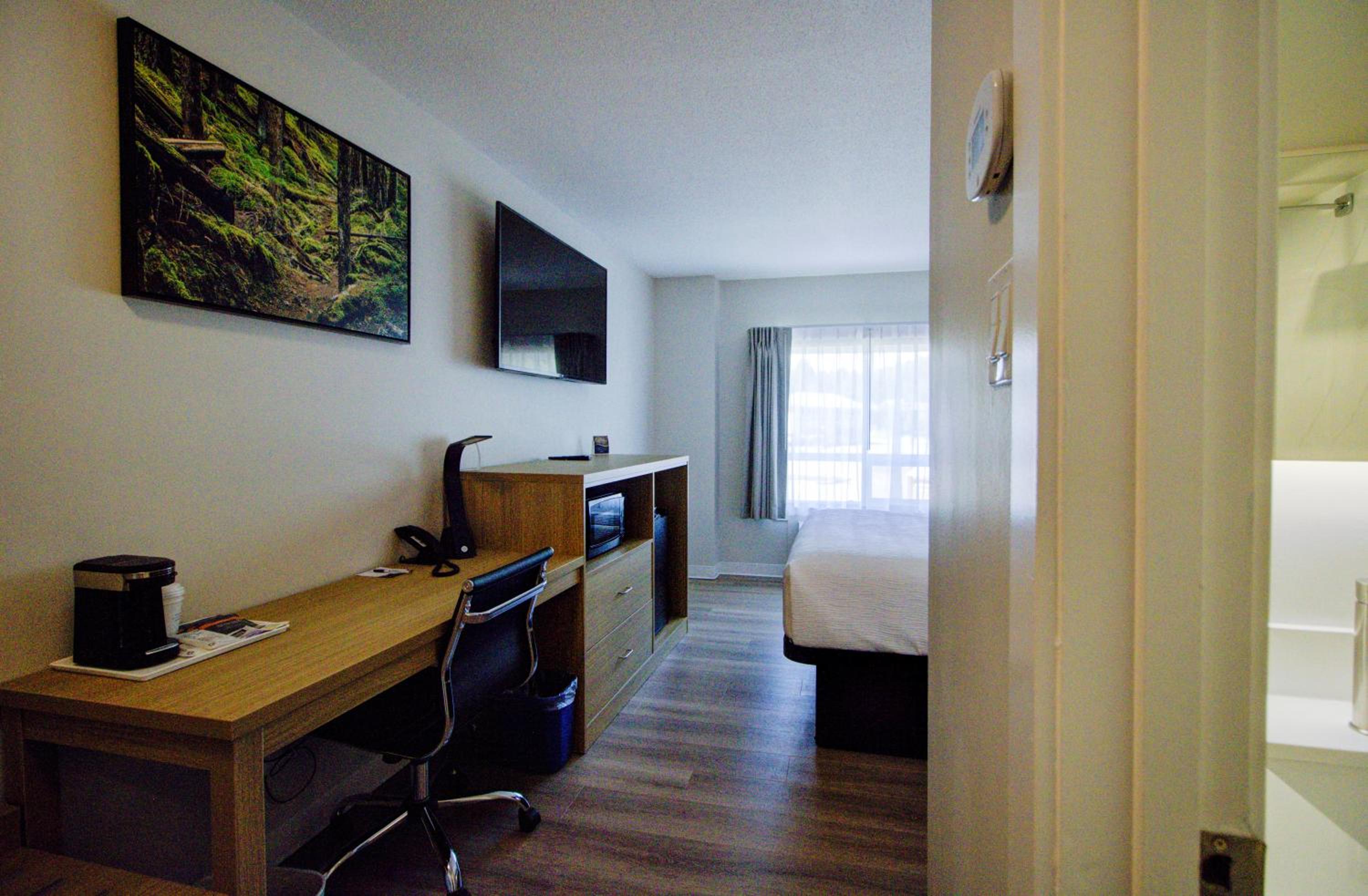 Queen Room - Non-Smoking photo 3
