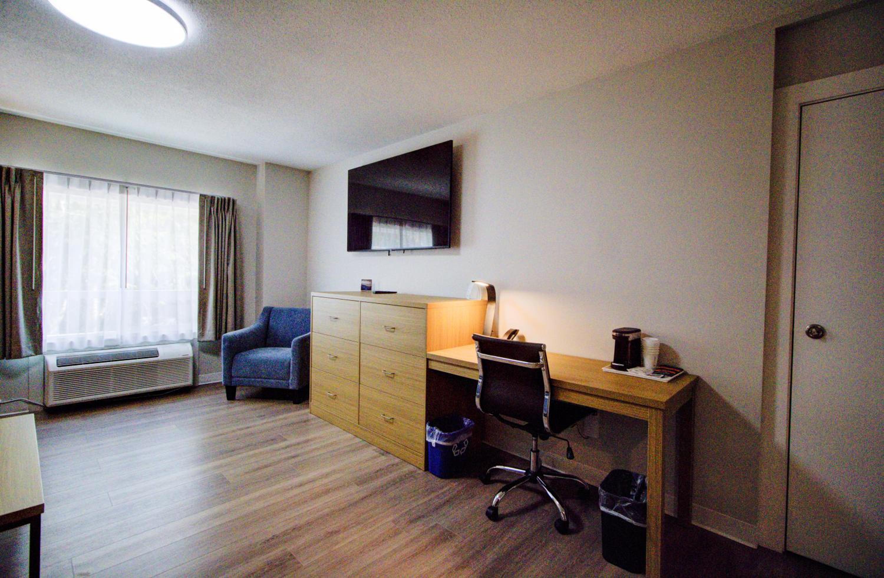 Efficiency King Suite - Non-Smoking photo 2