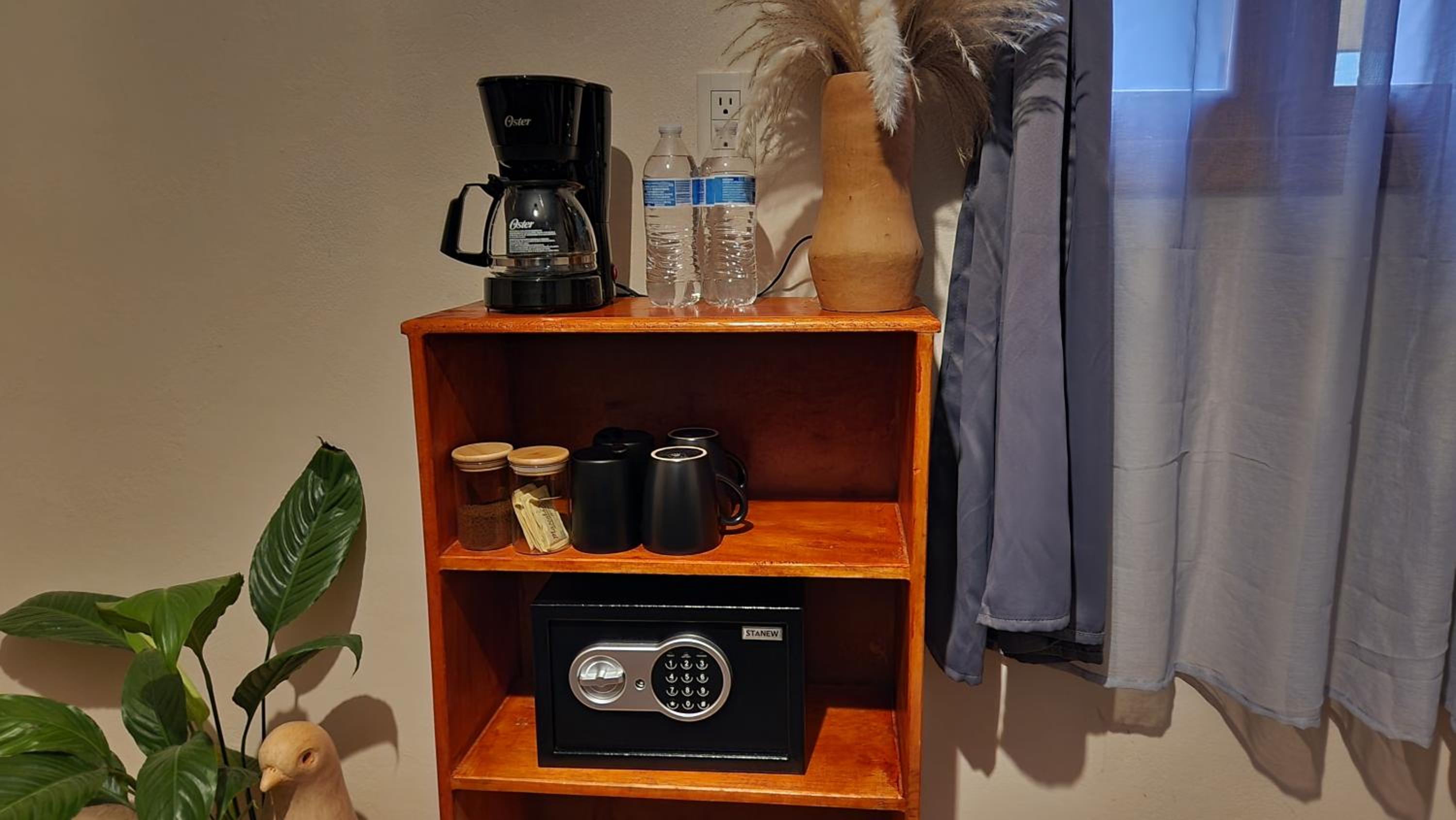Superior Queen Room with Two Queen Beds - Photo 4