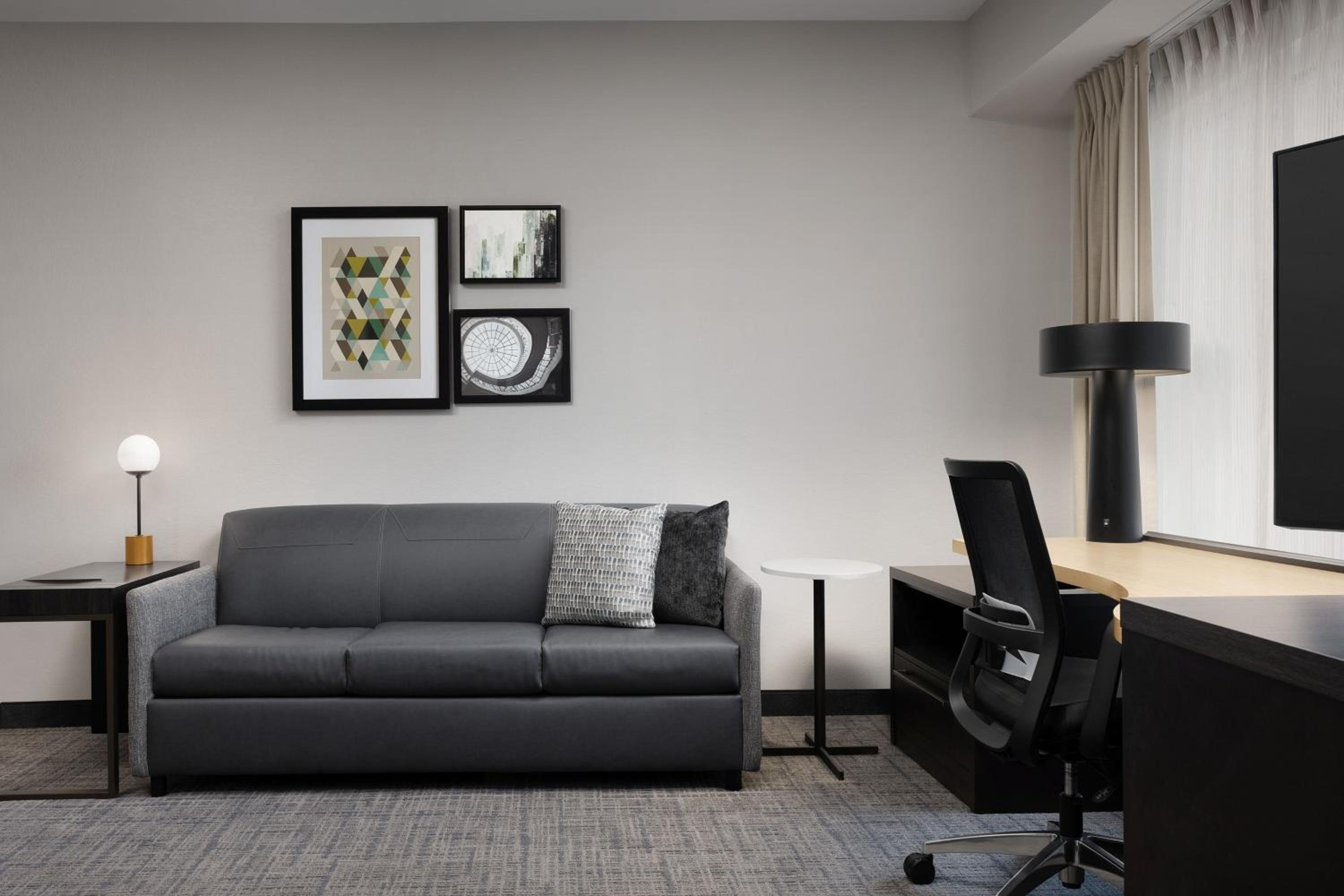 King Studio with Sofa Bed - Photo 5