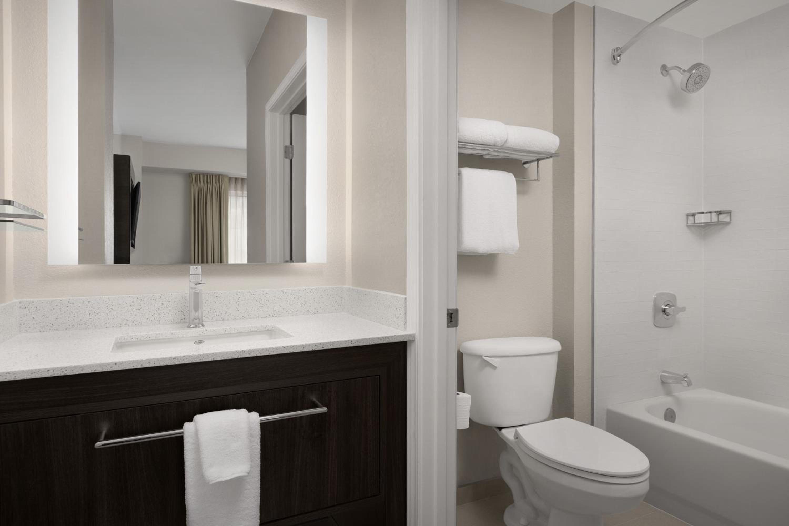 Two-Bedroom Suite with Fire Place - Photo 3