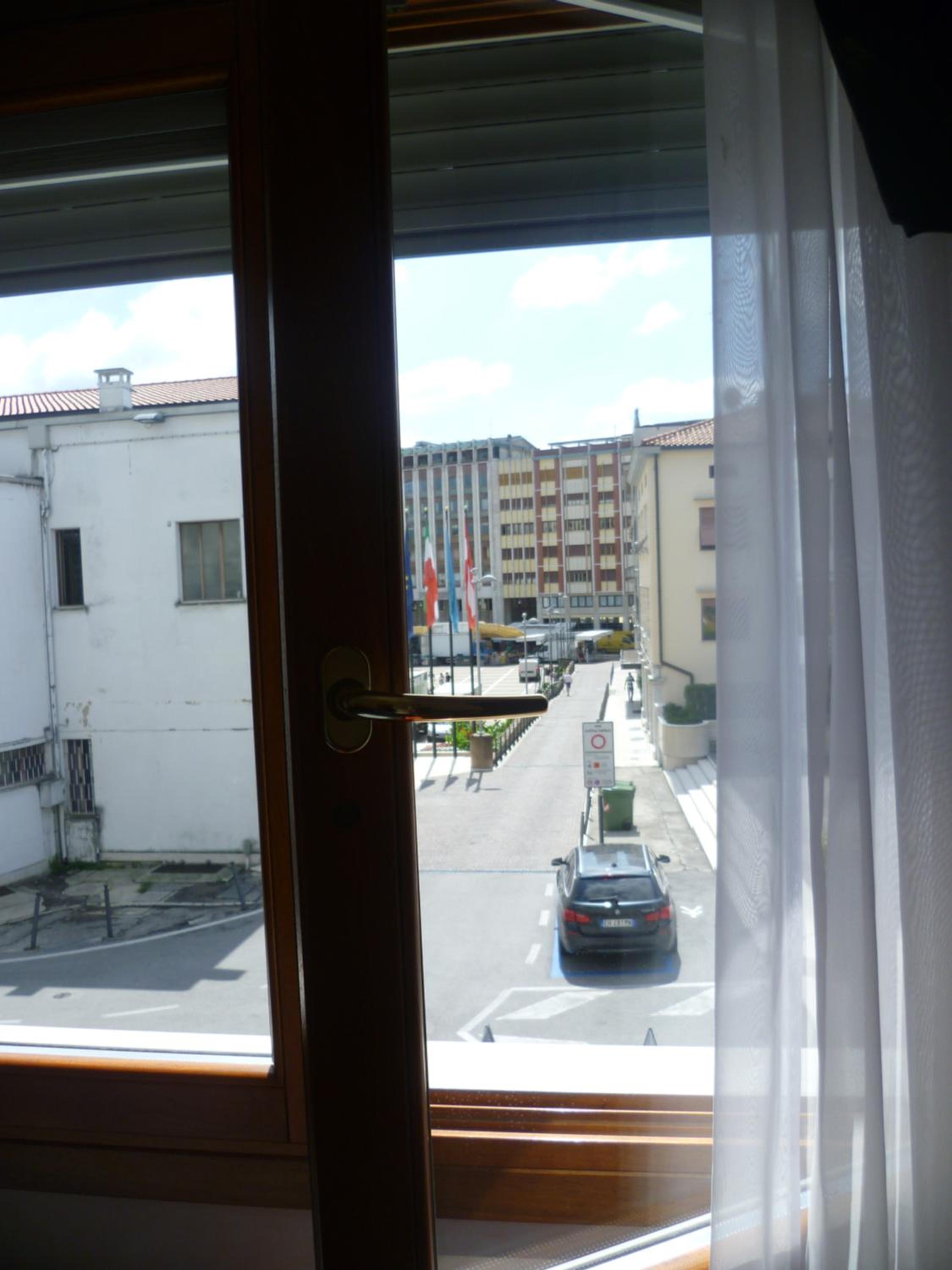 Twin Room - Photo 16
