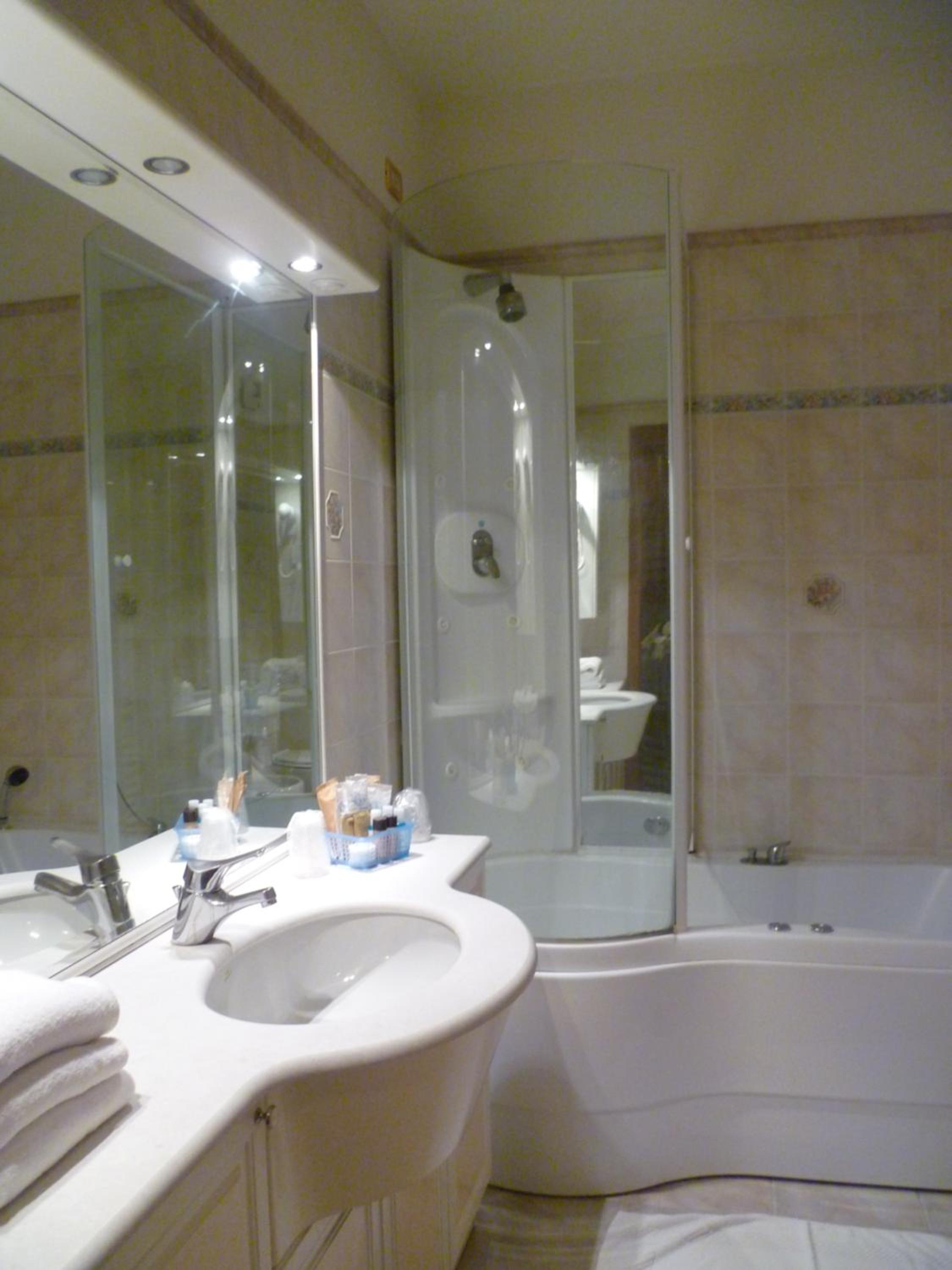 Twin Room - Photo 24