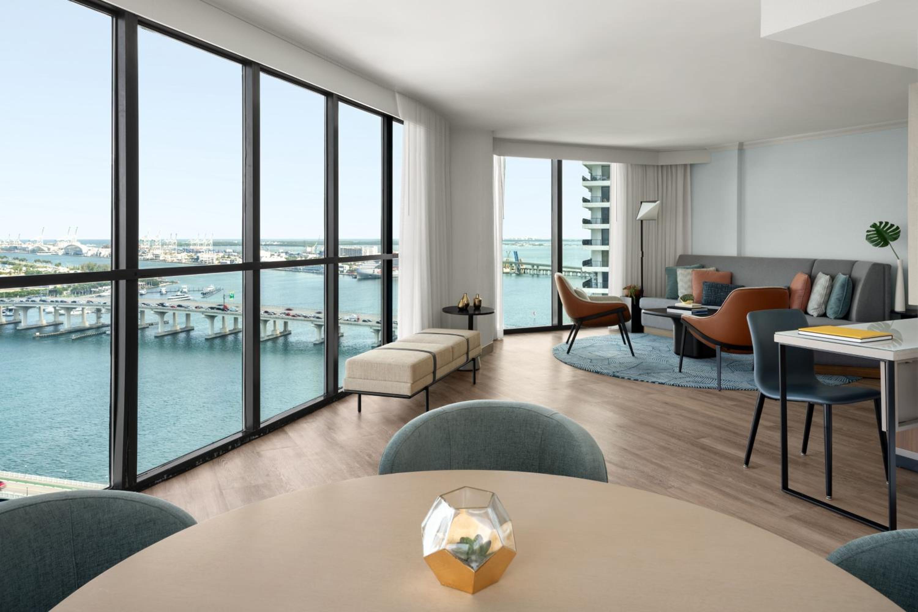 One-Bedroom Vise Presidential Suite with Bay View