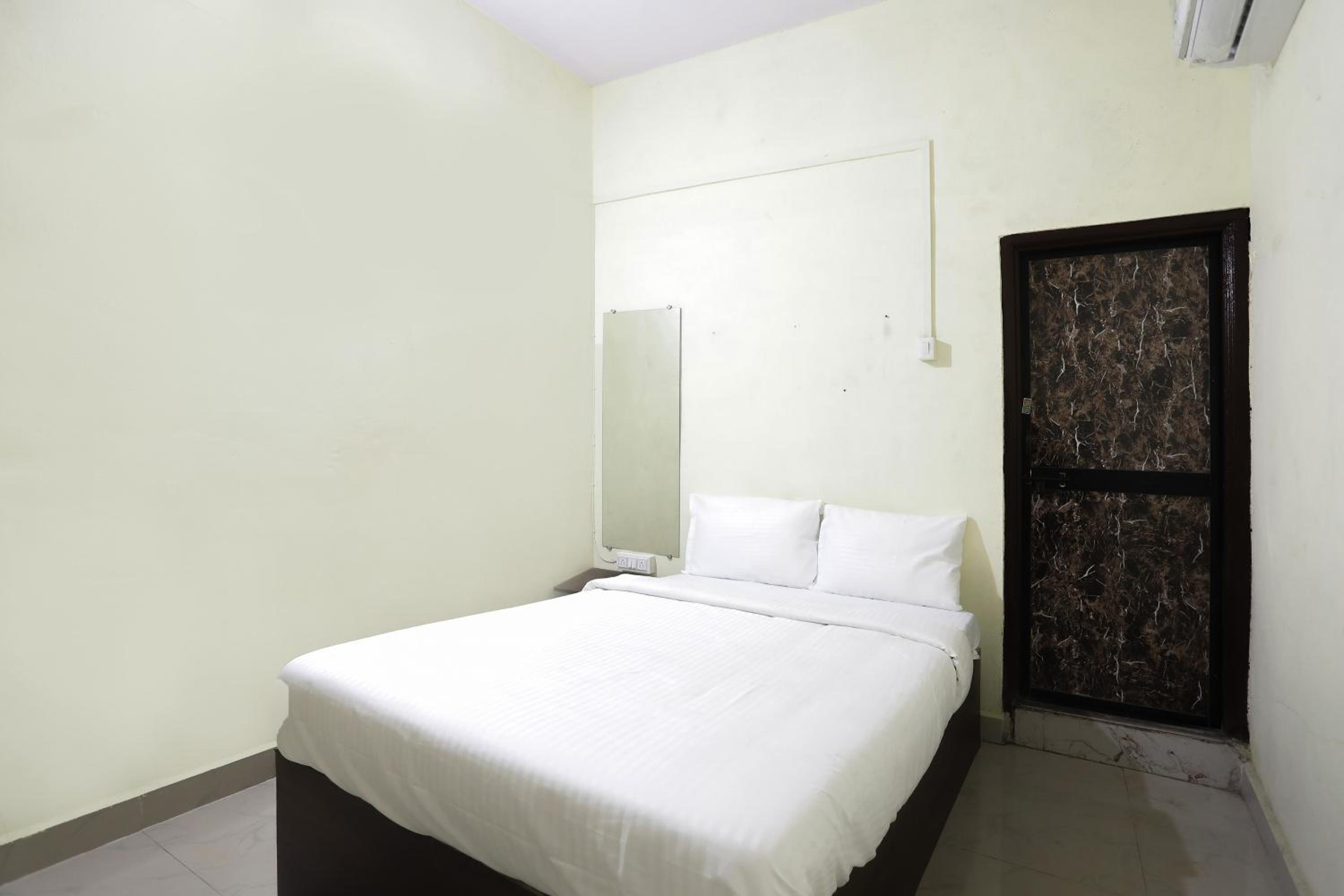 Classic Triple Room photo 2