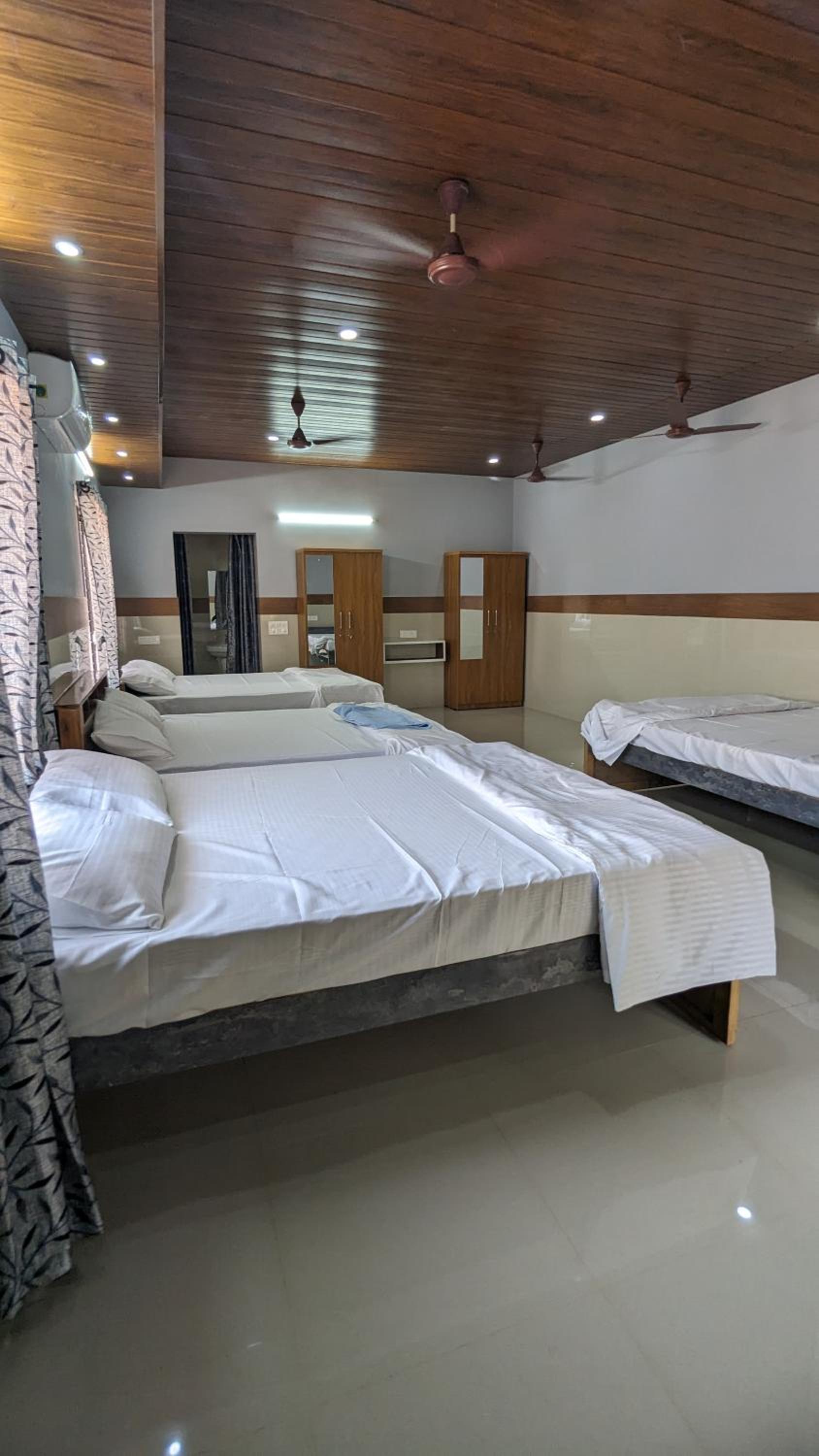 Deluxe Family Suite