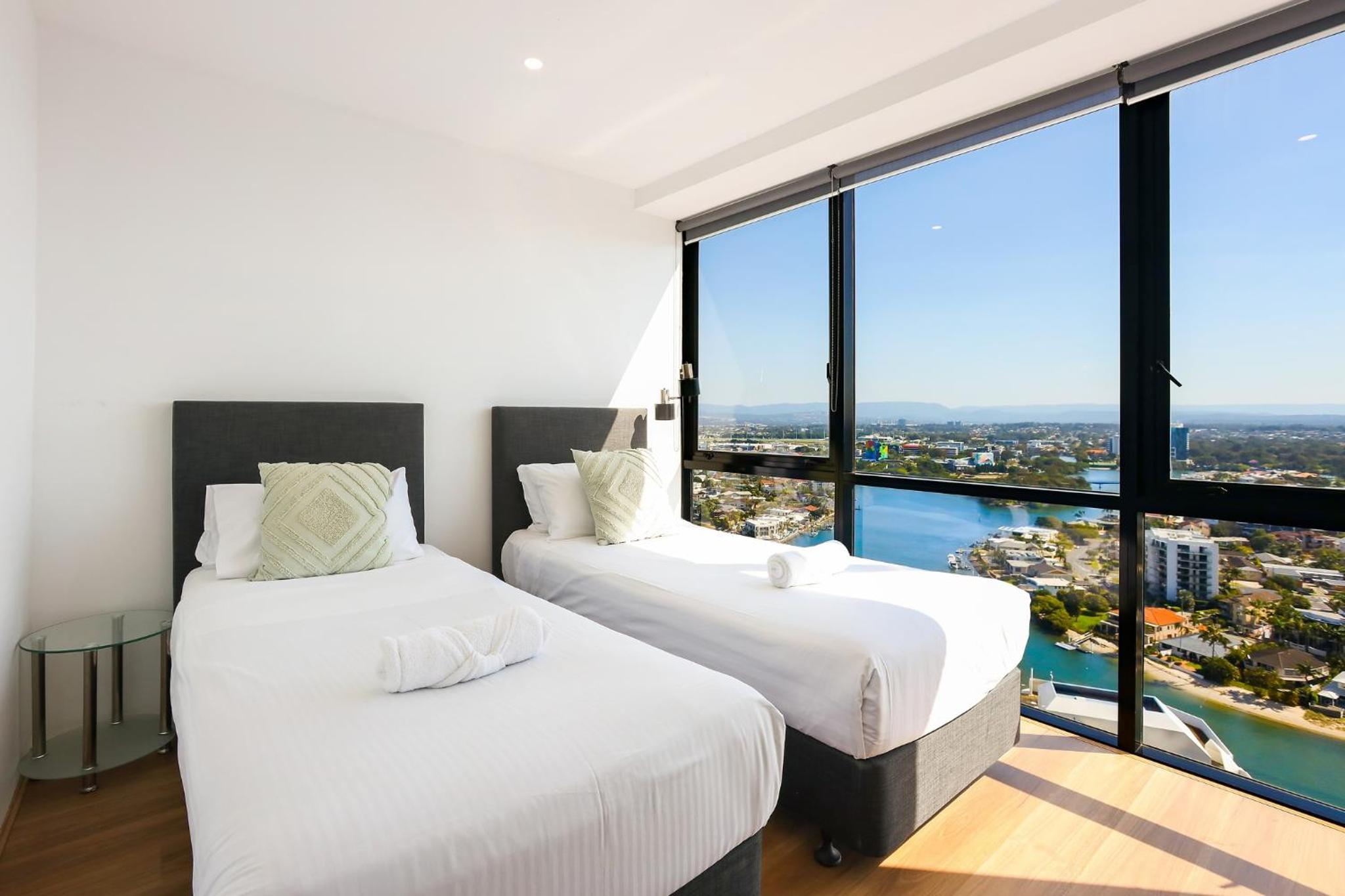 Three-Bedroom Apartment with Sea View - Level 24