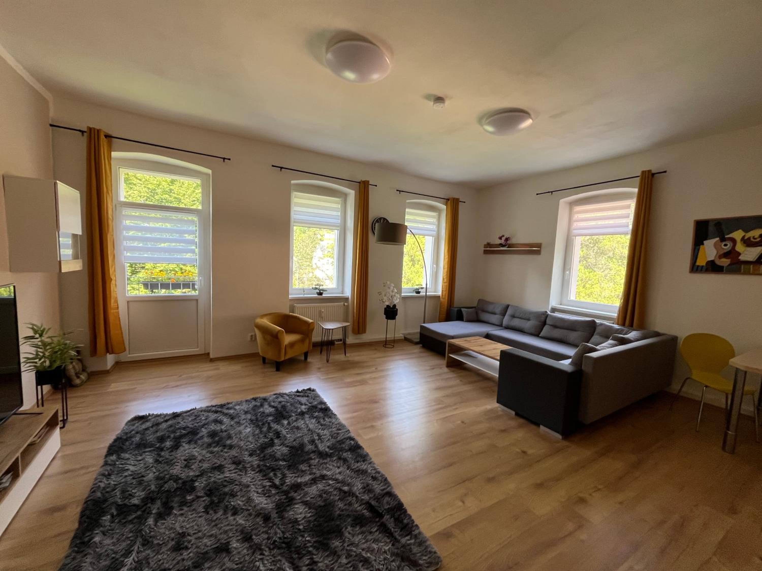Three-Bedroom Apartment - Photo 5