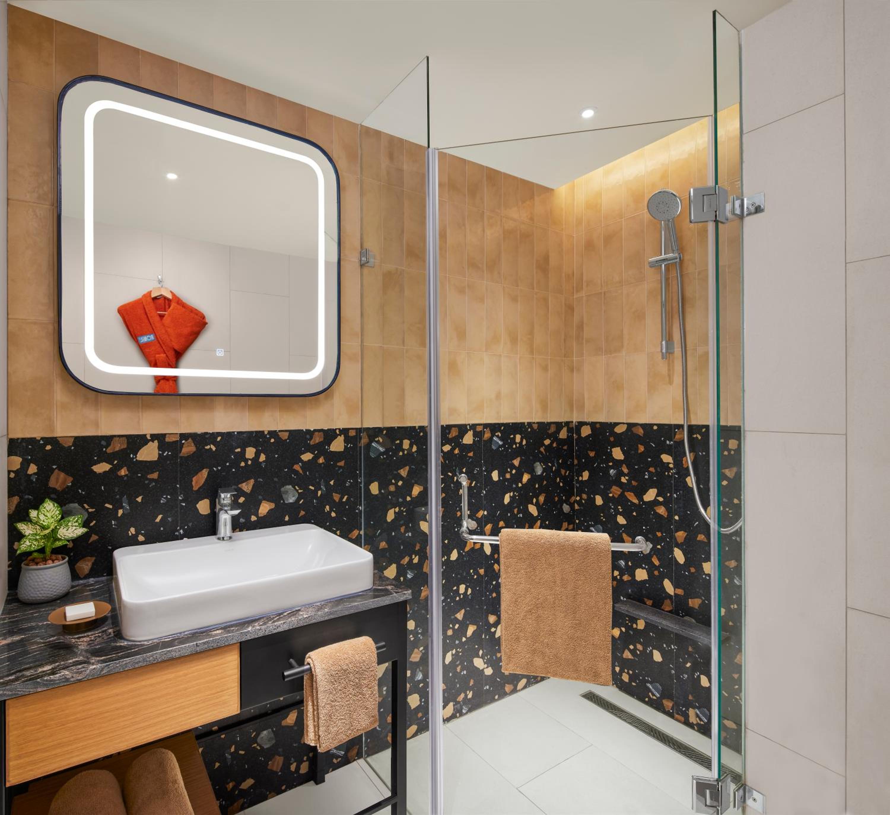 Deluxe King Room with balcony and pool view – 10% discount on F&B and Spa Deluxe King Room with balcony and pool view – 10% discount on F&B and Spa