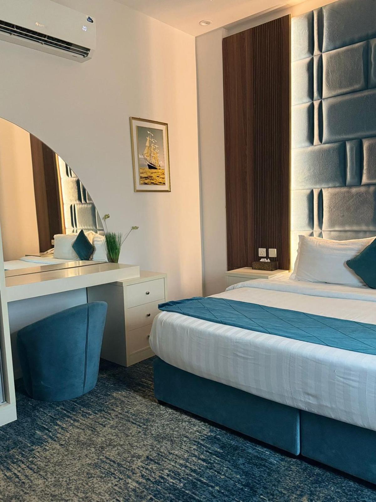 Deluxe King Room - Photo 6