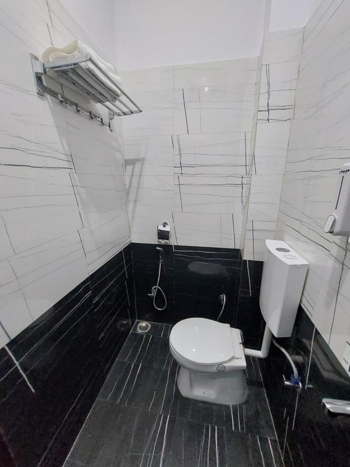 Deluxe Double Room with Balcony photo 3