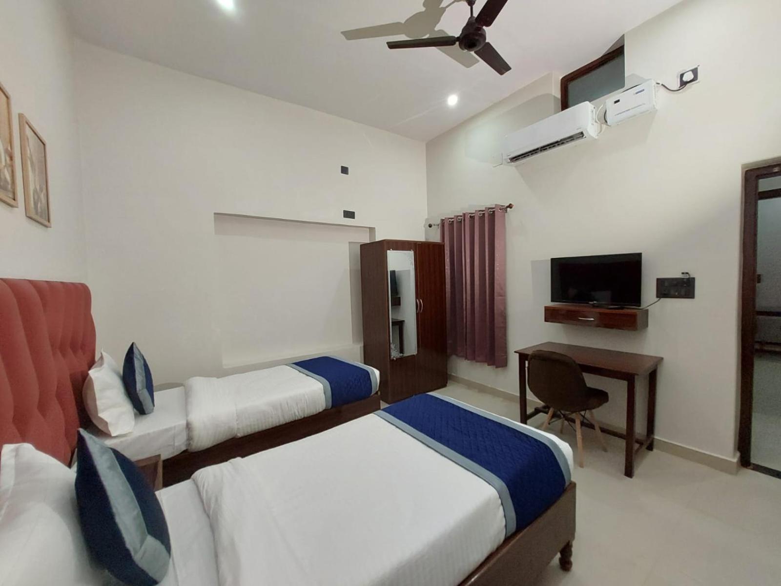 Deluxe Room (2 Adults + 1 Child)