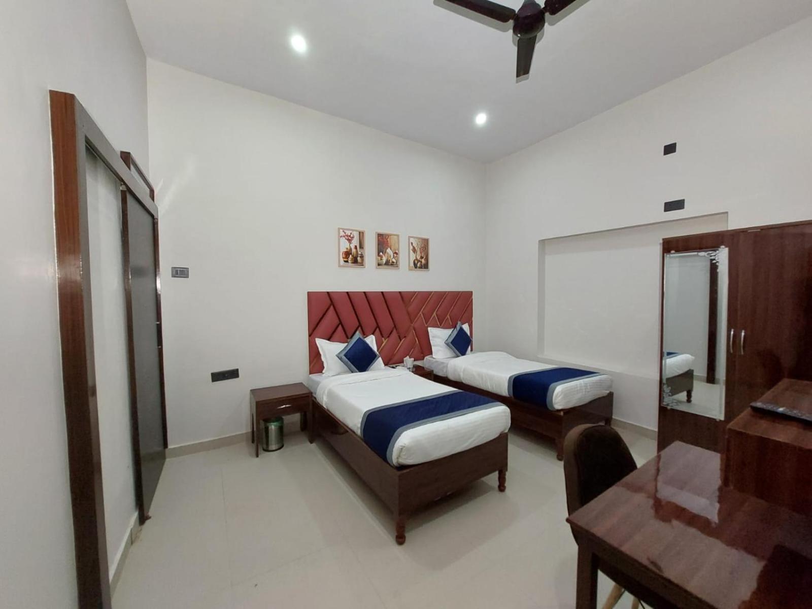 Deluxe Room (2 Adults + 1 Child) photo 2