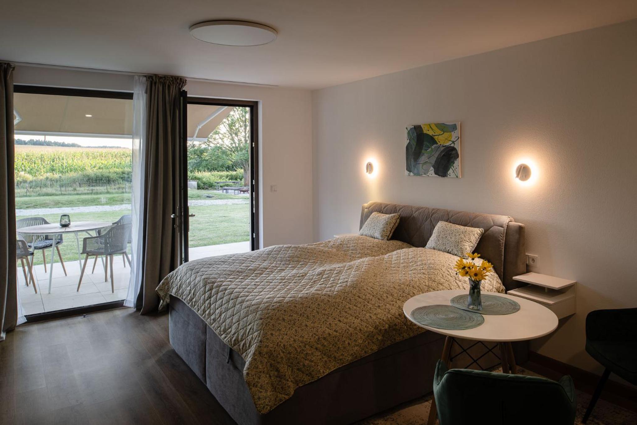 One-Bedroom Apartment with Garden View photo 3