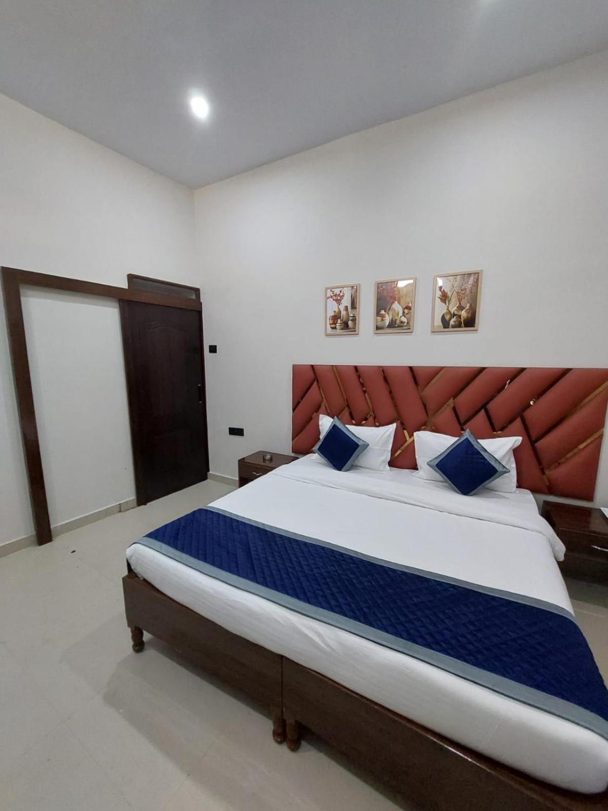 Deluxe Room (2 Adults + 1 Child) photo 3