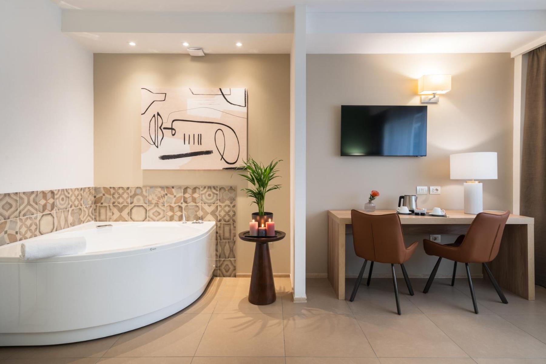 Junior Suite with Hot Tub