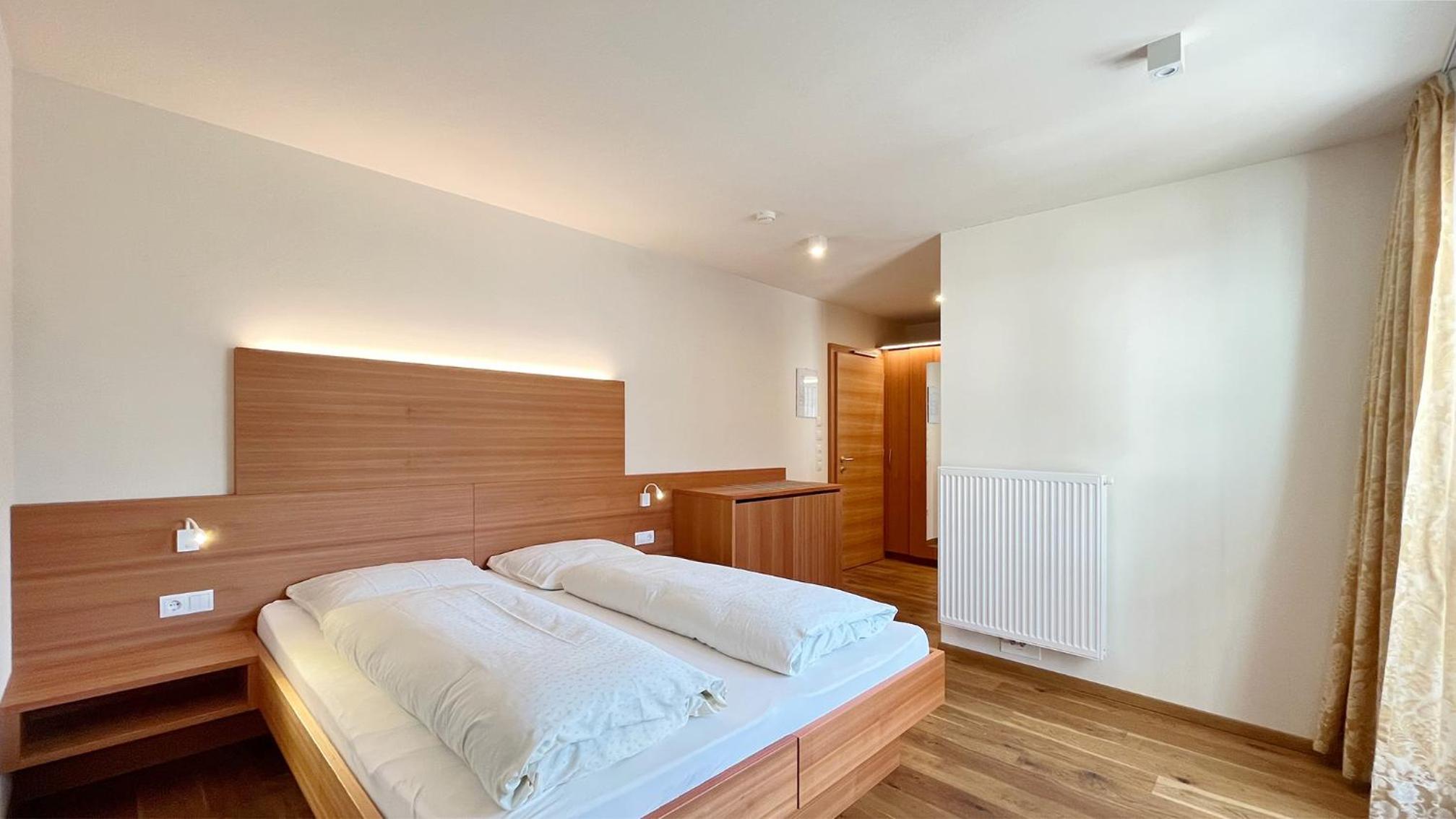Double or Twin Room without Balcony - Photo 8