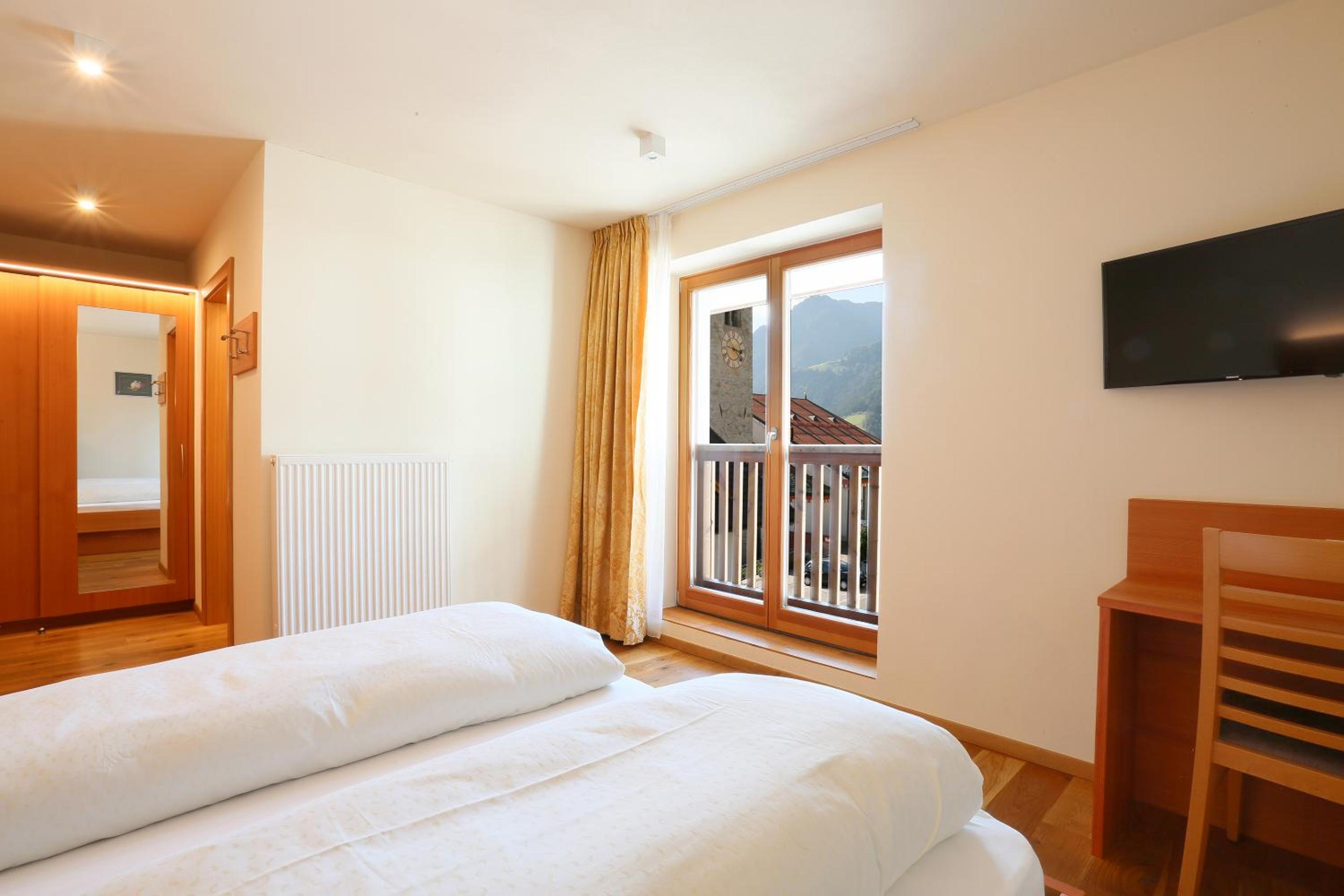 Double or Twin Room without Balcony - Photo 9