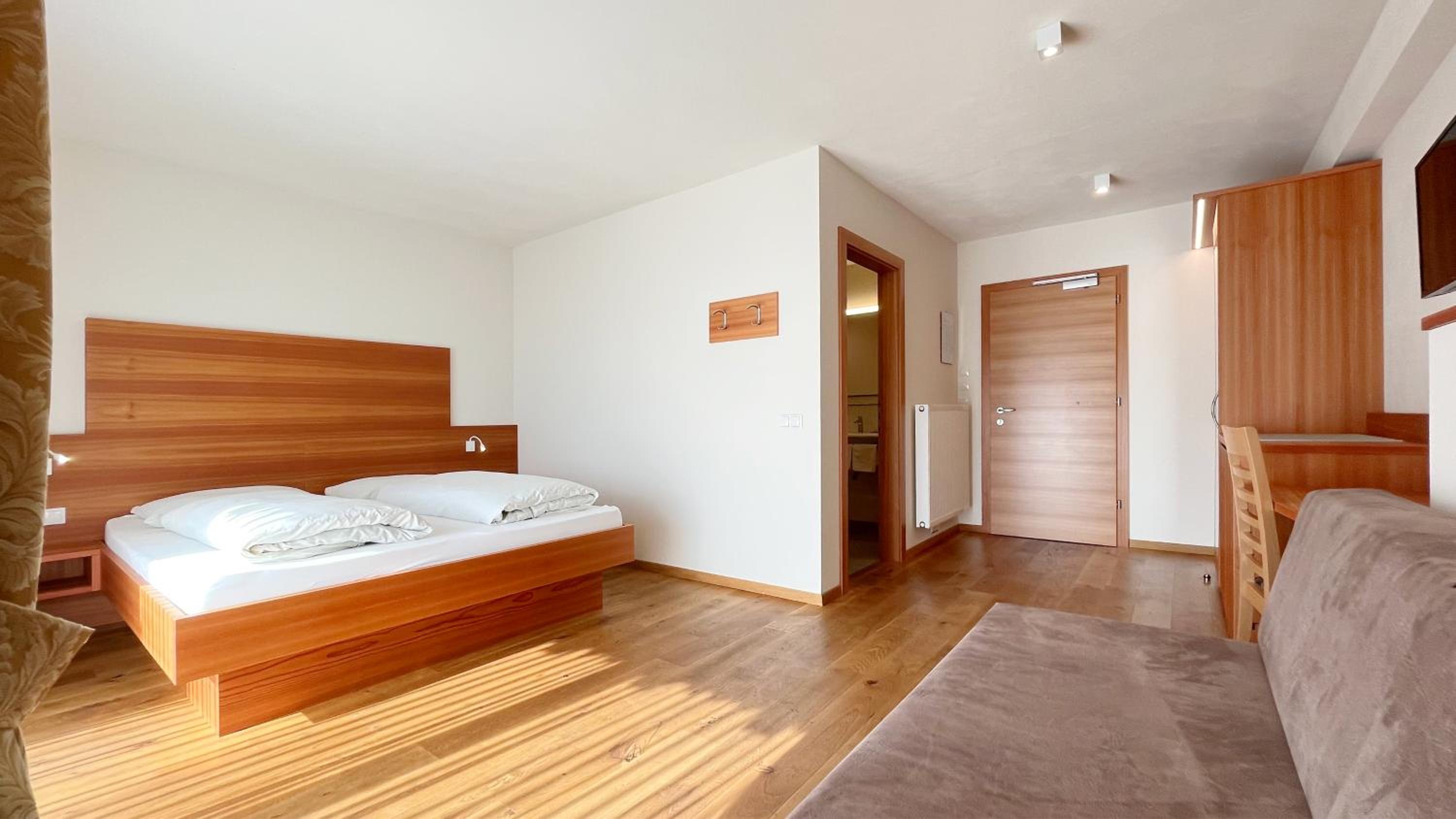 Deluxe Double Room with Balcony - Photo 1