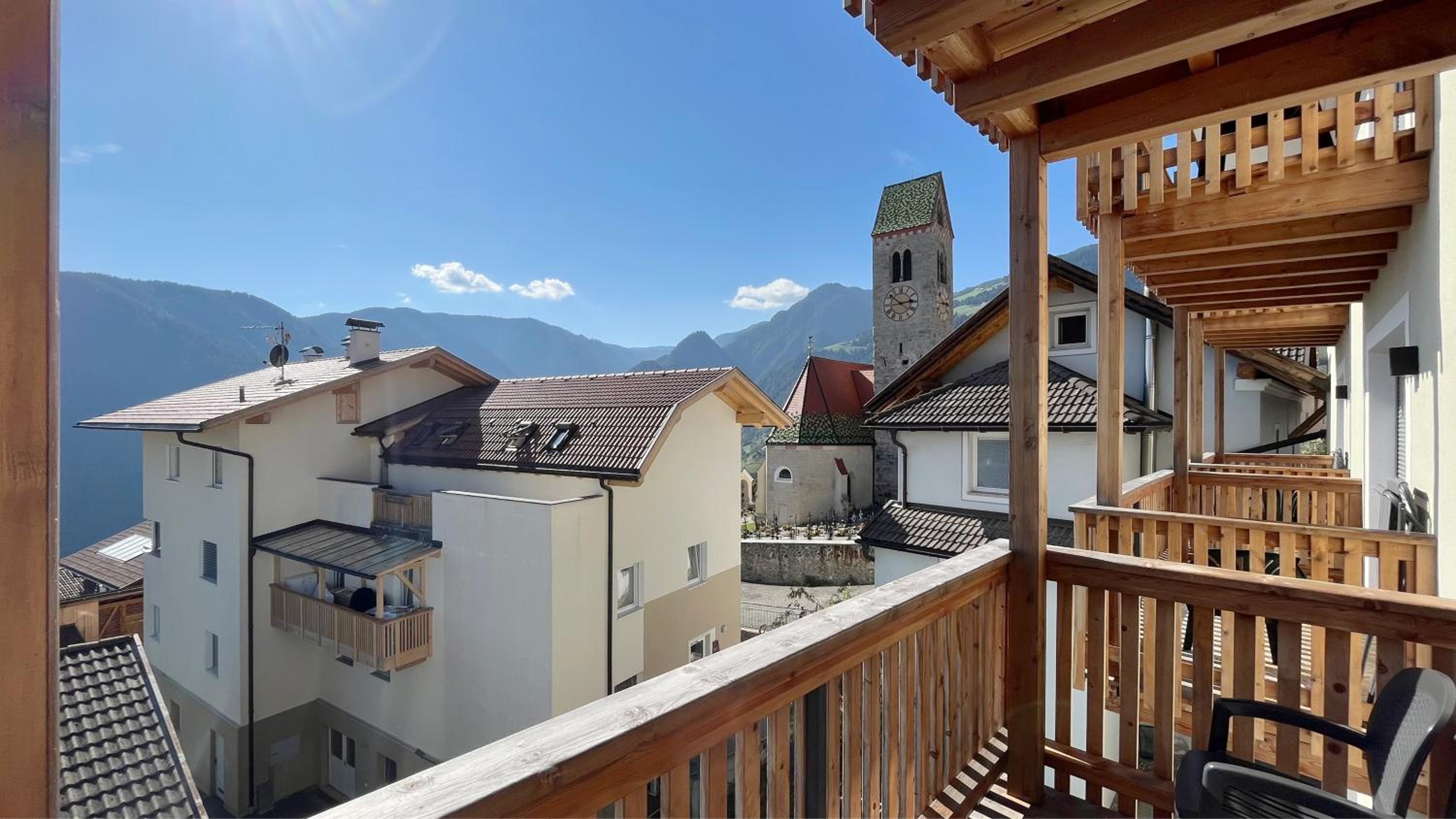Deluxe Double Room with Balcony - Photo 4