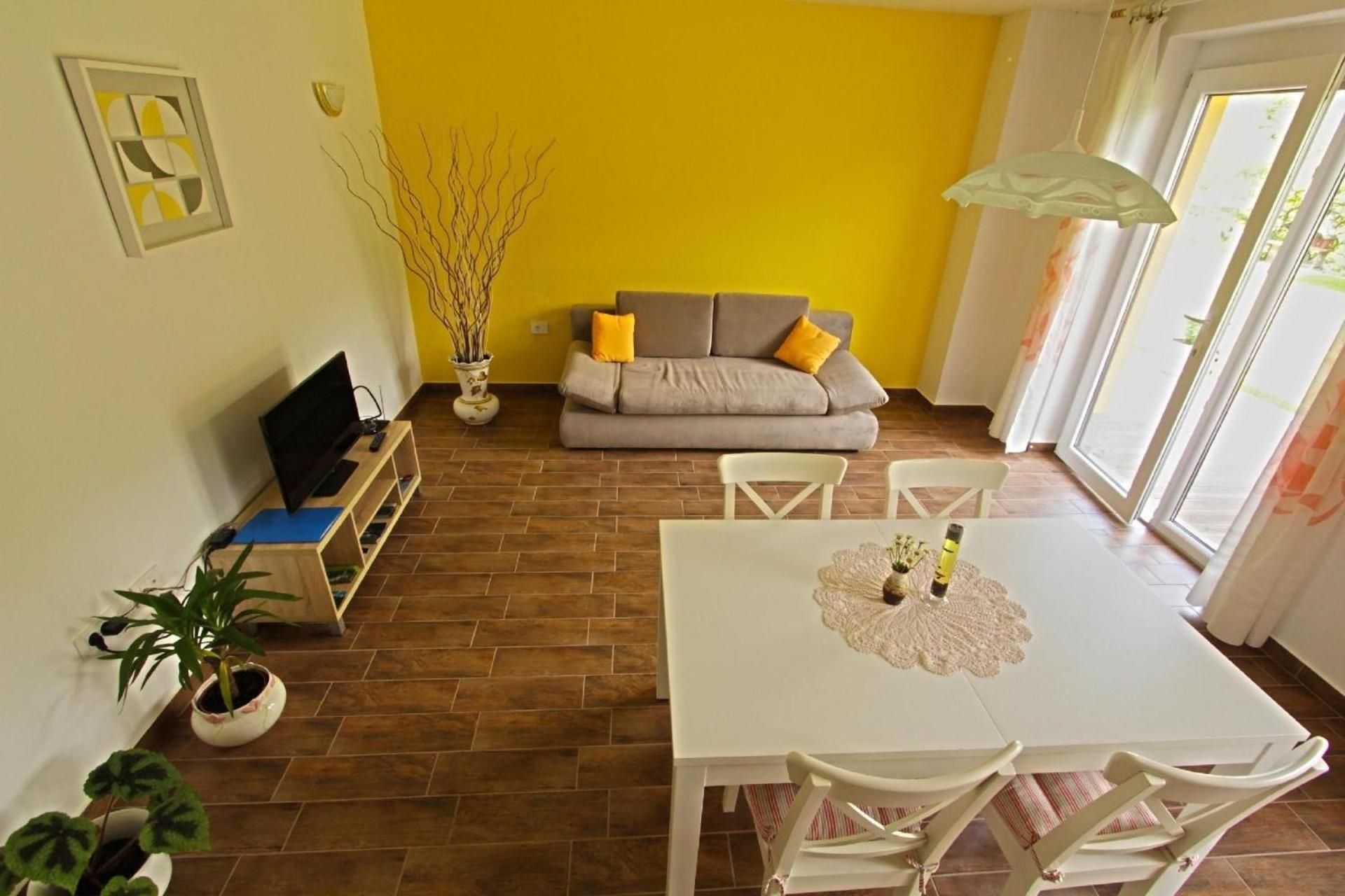 Apartment photo 1