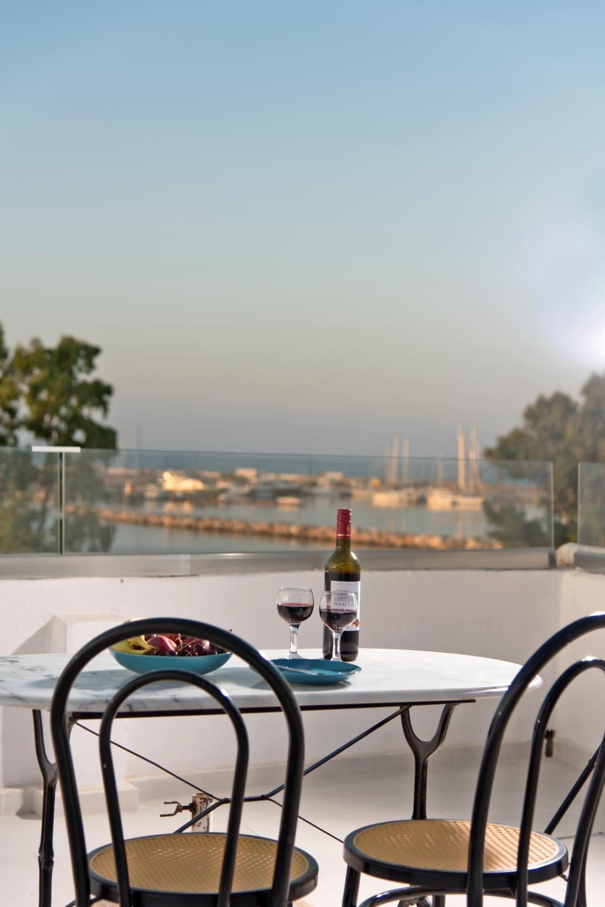 Apartment with Sea View - Photo 12