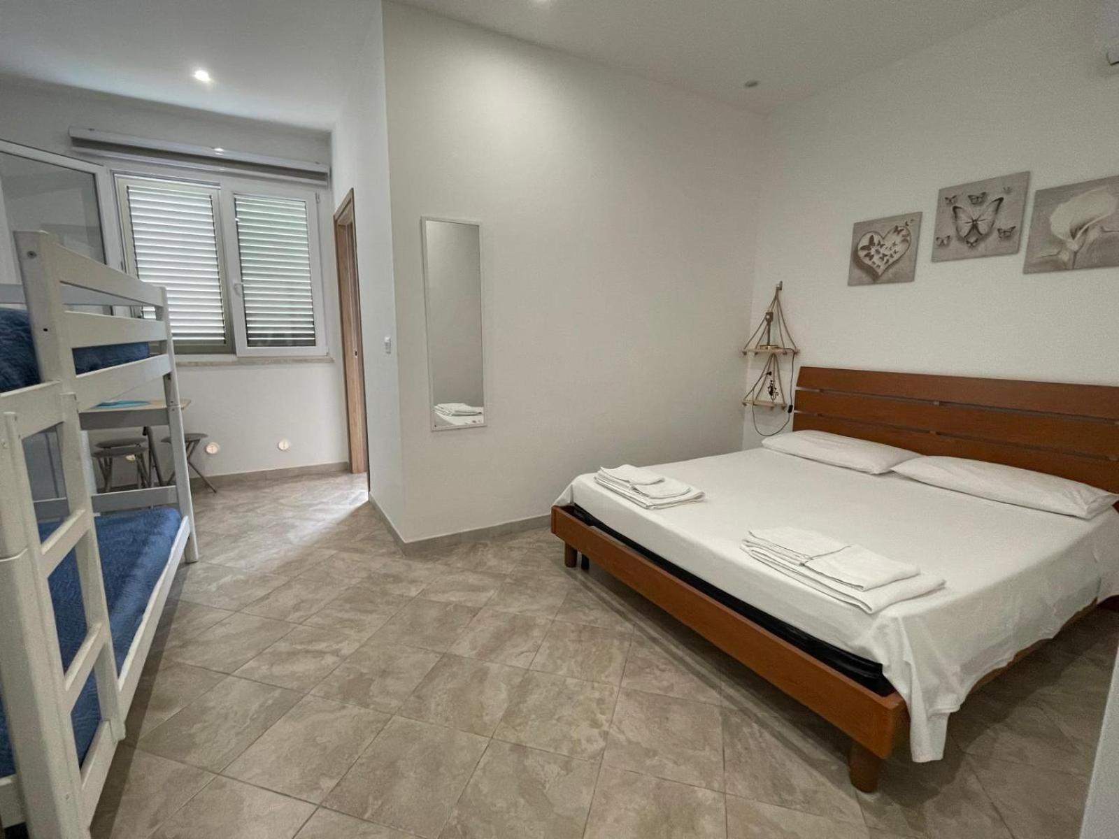 Deluxe One-Bedroom Apartment with Garden View photo 2